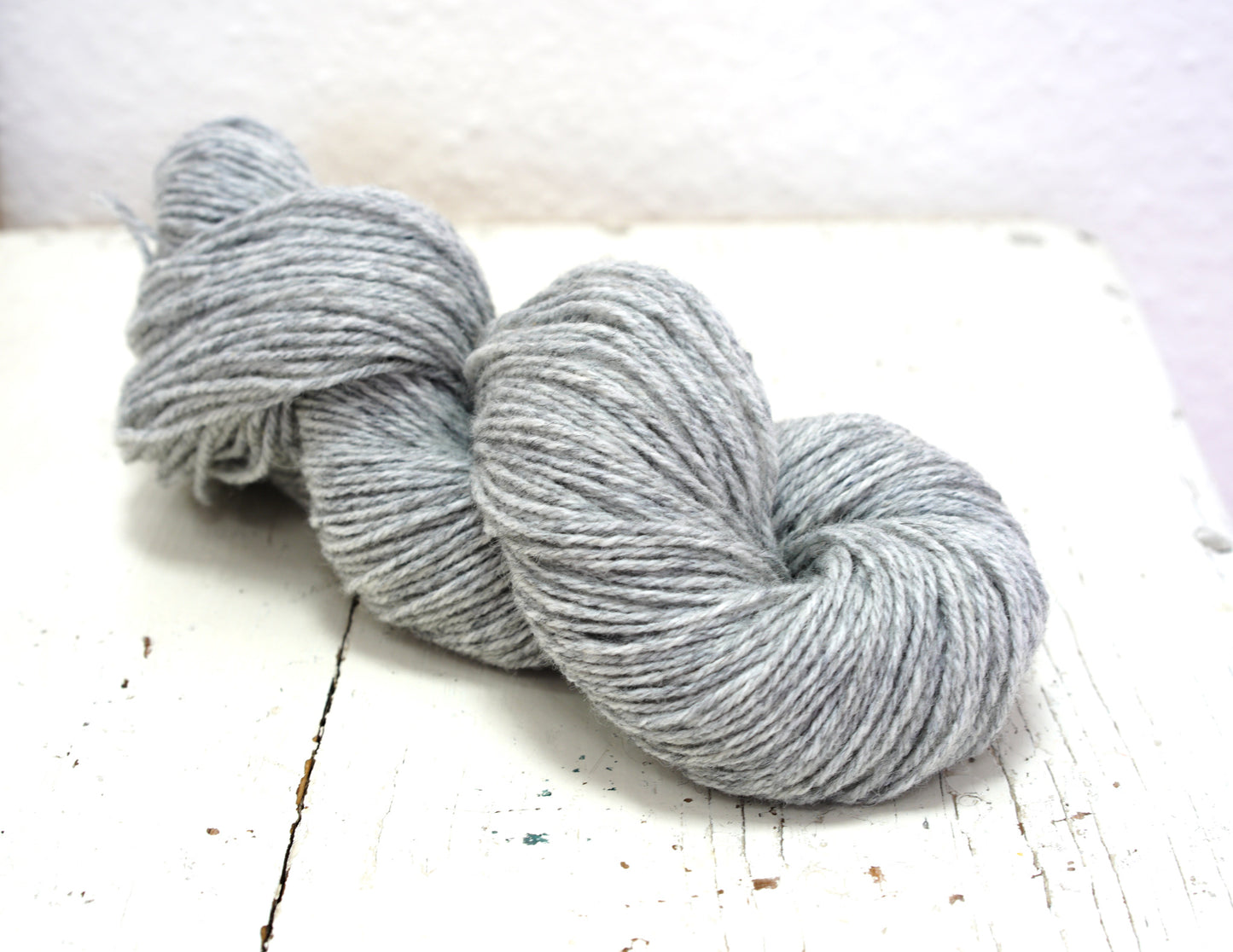 Light grey 60% wool and PO blend yarn, 100g/3,5oz.
