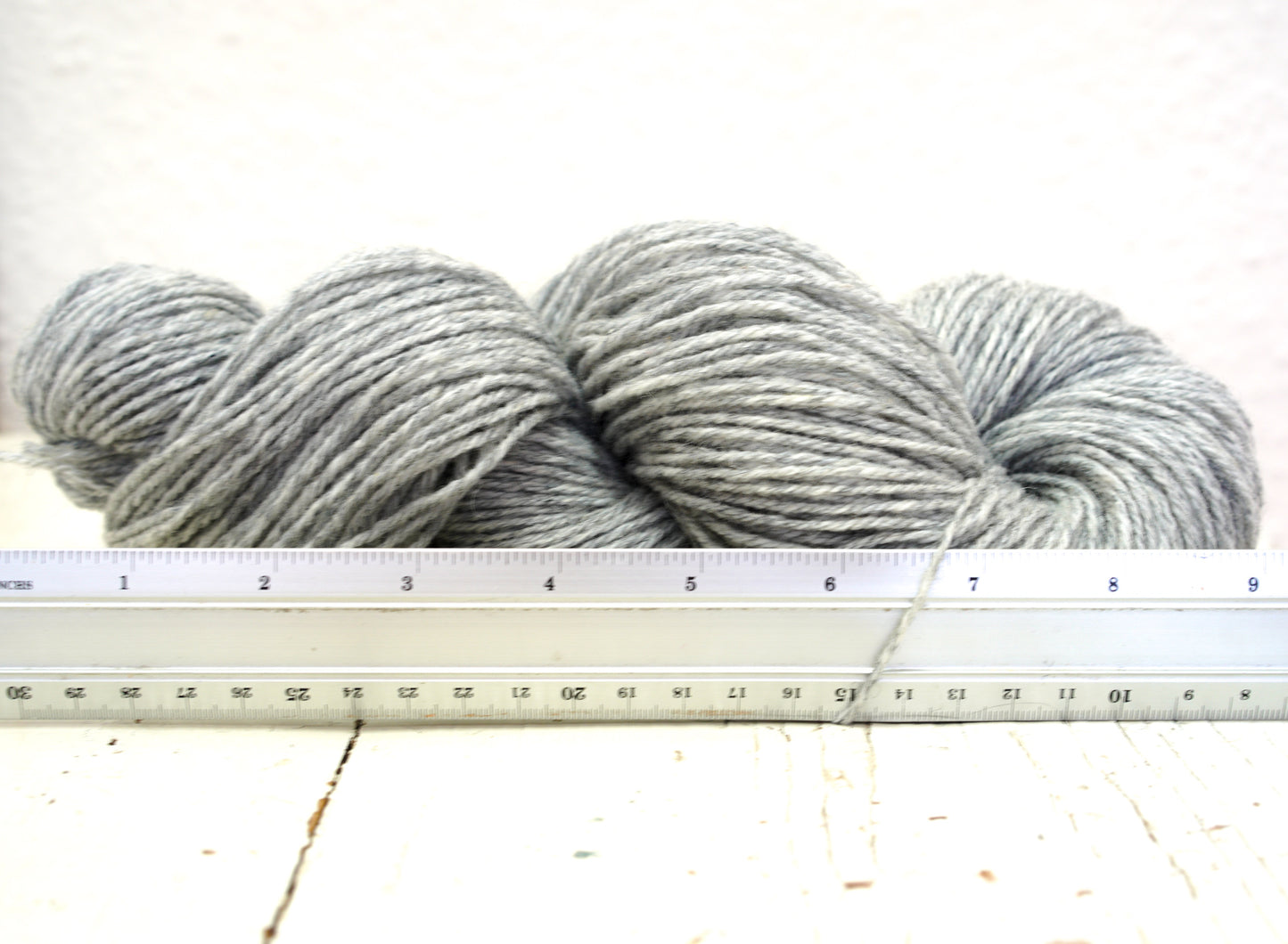 Light grey 60% wool and PO blend yarn, 100g/3,5oz.
