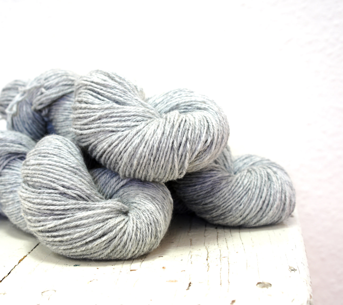 Light grey 60% wool and PO blend yarn, 100g/3,5oz.
