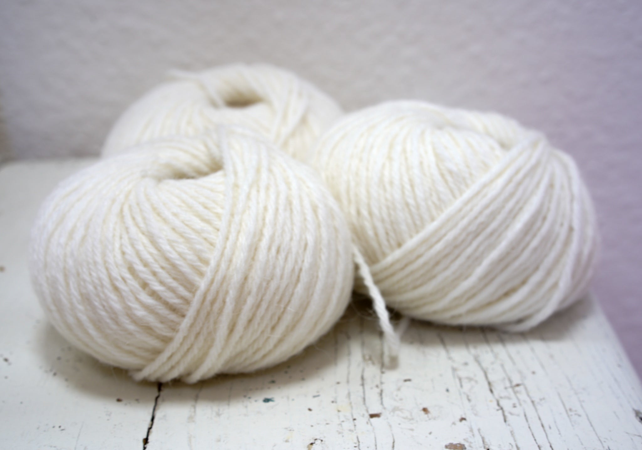 White alpaca wool yarn blend