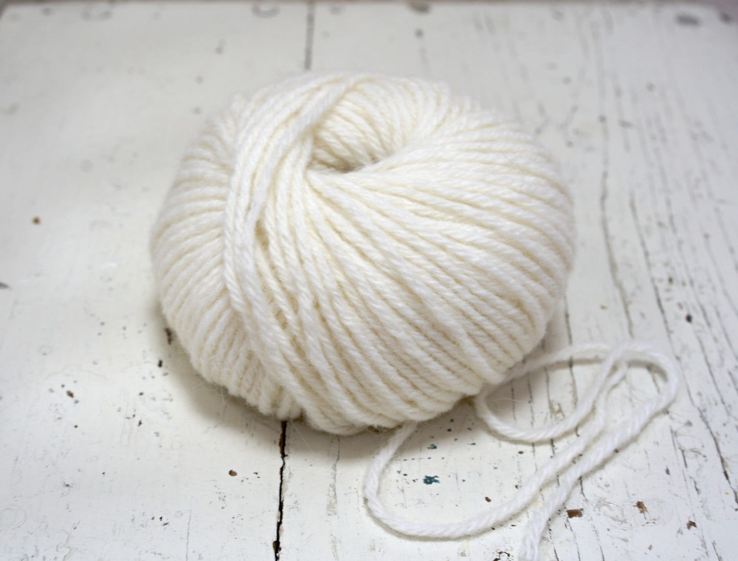 White alpaca wool yarn blend
