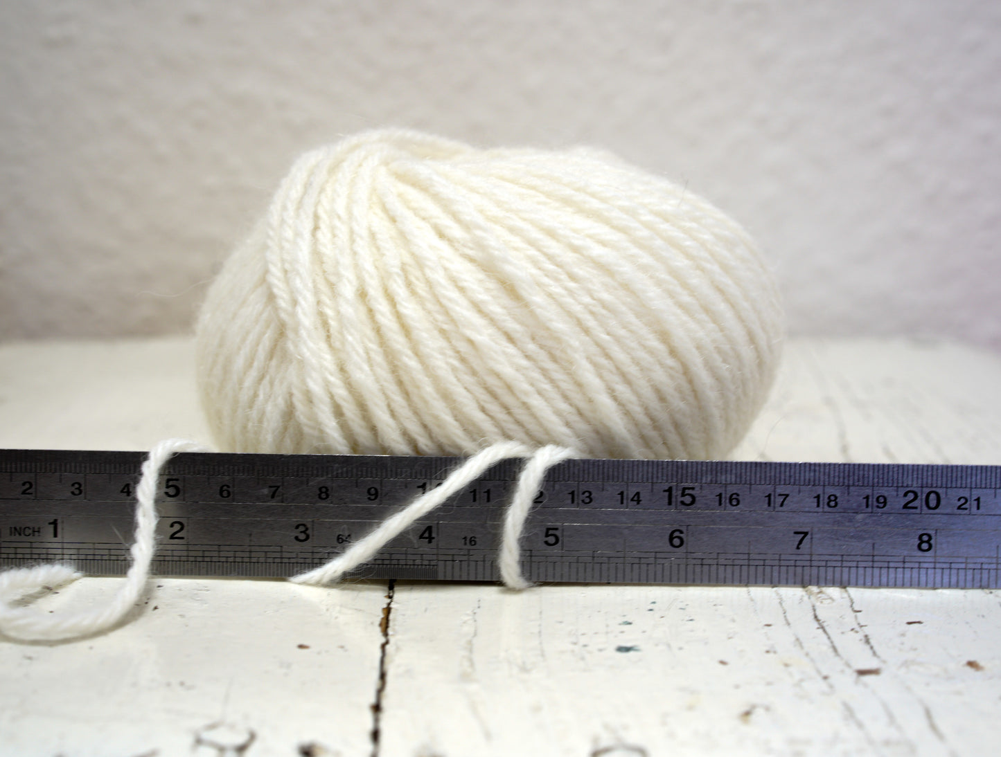 White alpaca wool yarn blend