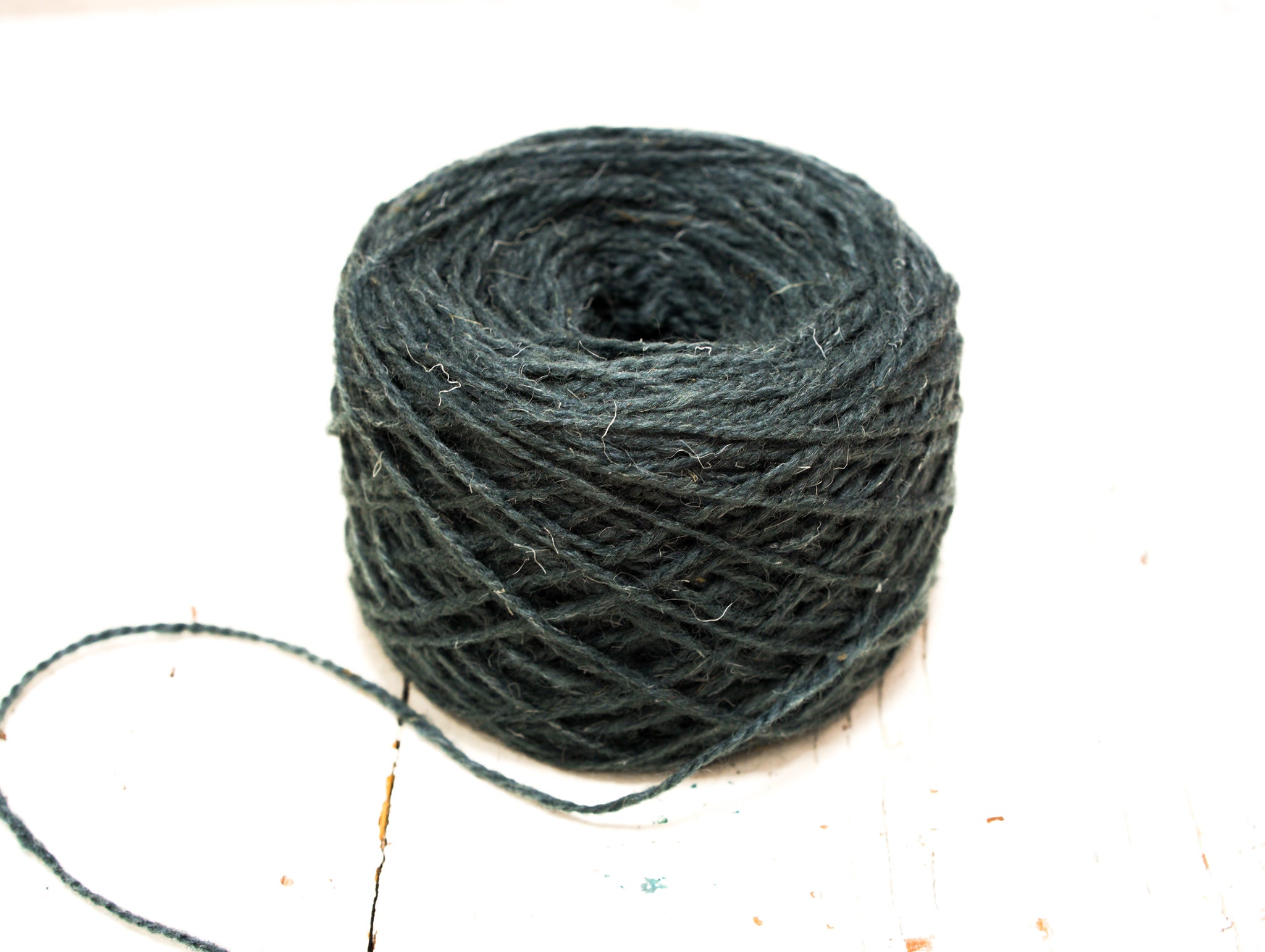 Grey-green color wool yarn (206)