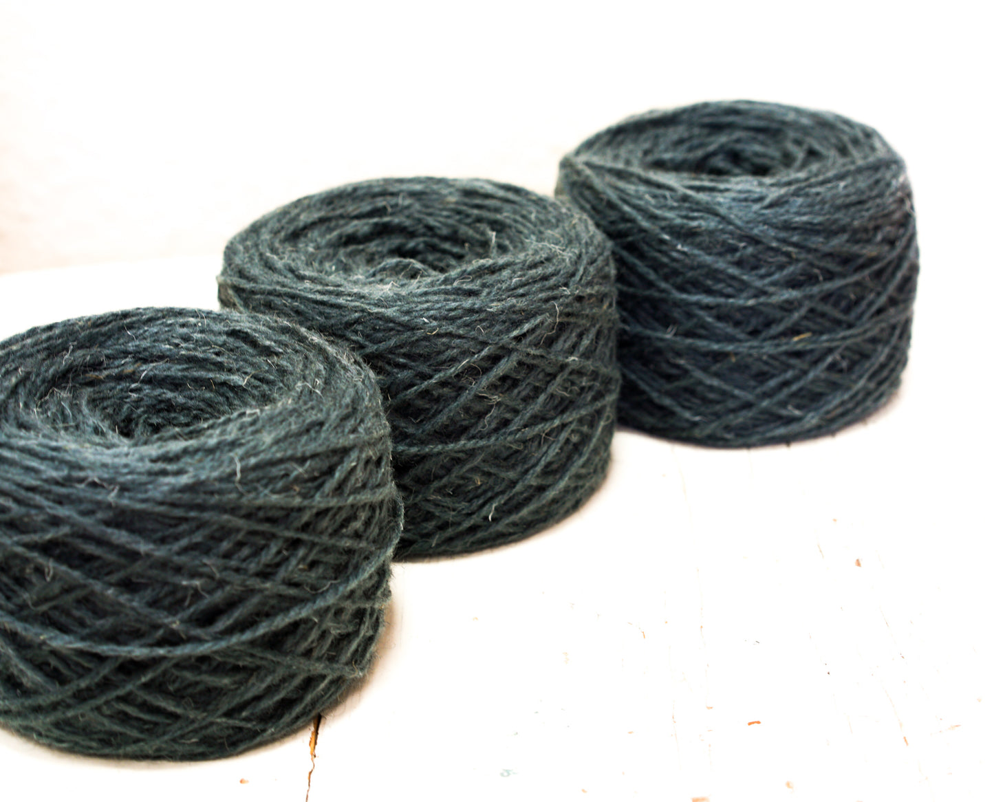Grey-green color wool yarn (206)
