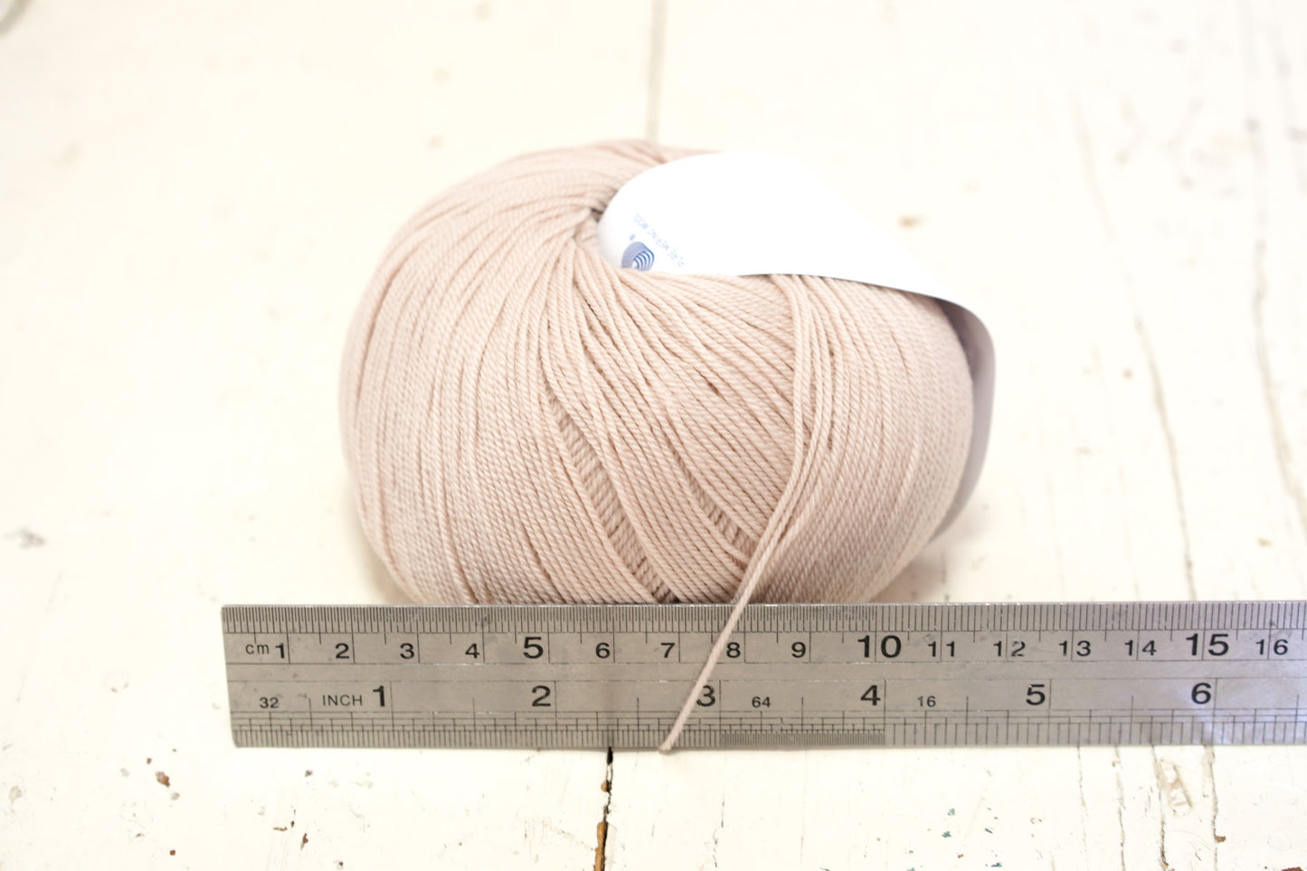 Ivory virgin merino lace wool - 233m/50g - Luxury thread