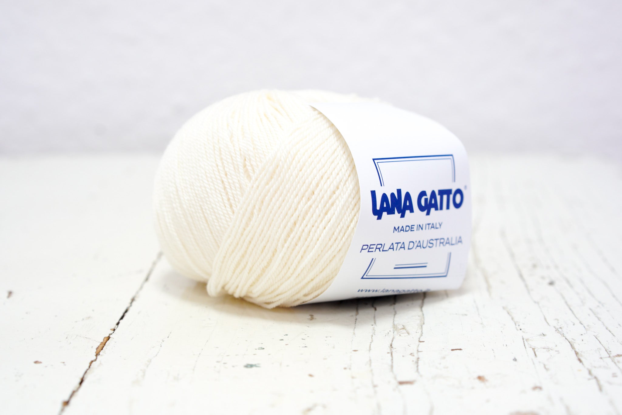 Milk white virgin merino lace wool - 233m/50g - Luxury thread