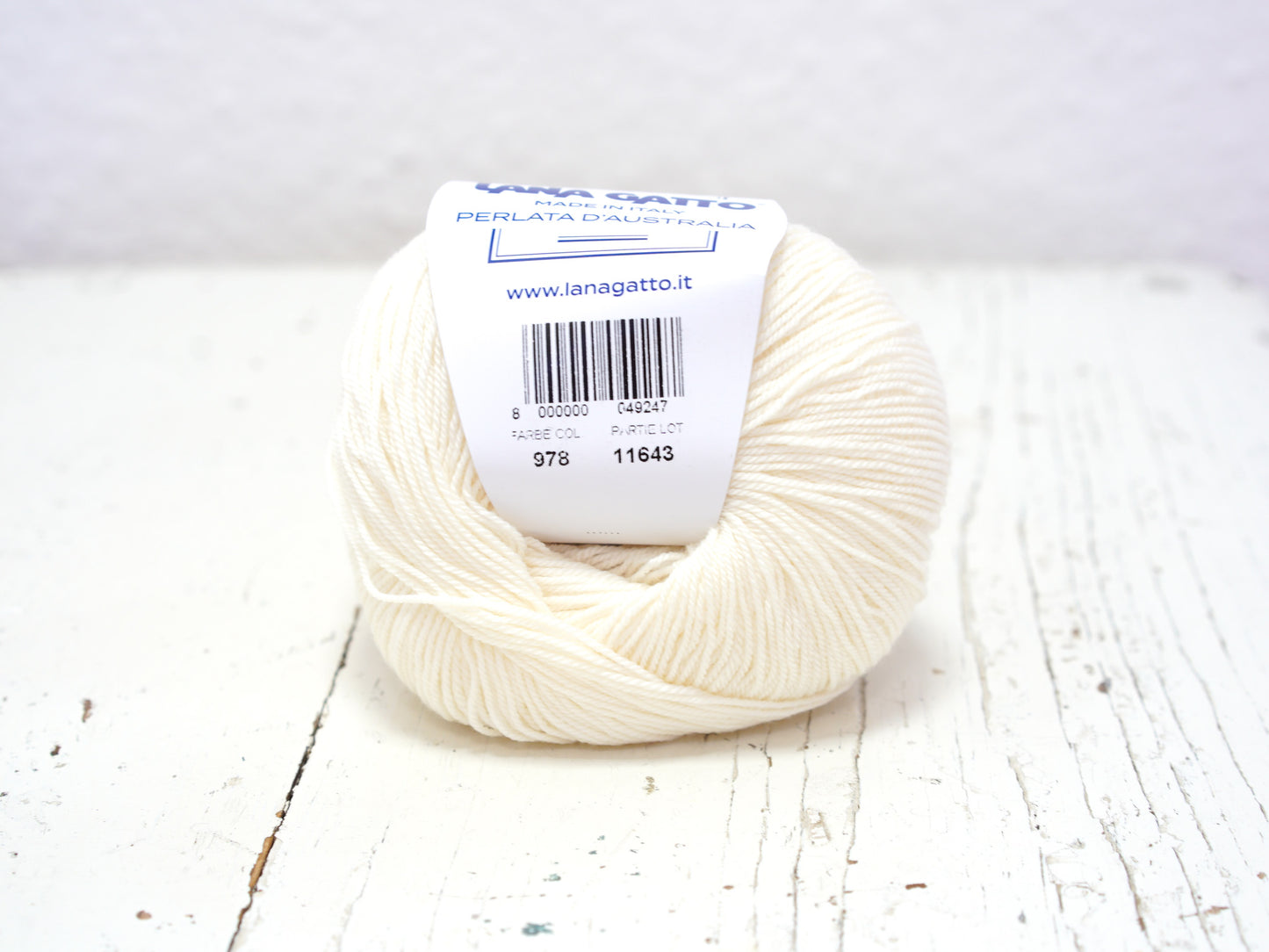 Milk white virgin merino lace wool - 233m/50g - Luxury thread