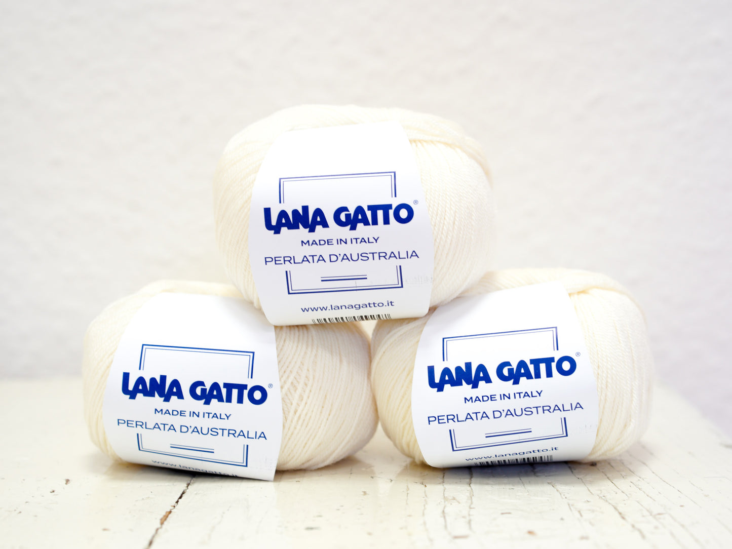 Milk white virgin merino lace wool - 233m/50g - Luxury thread