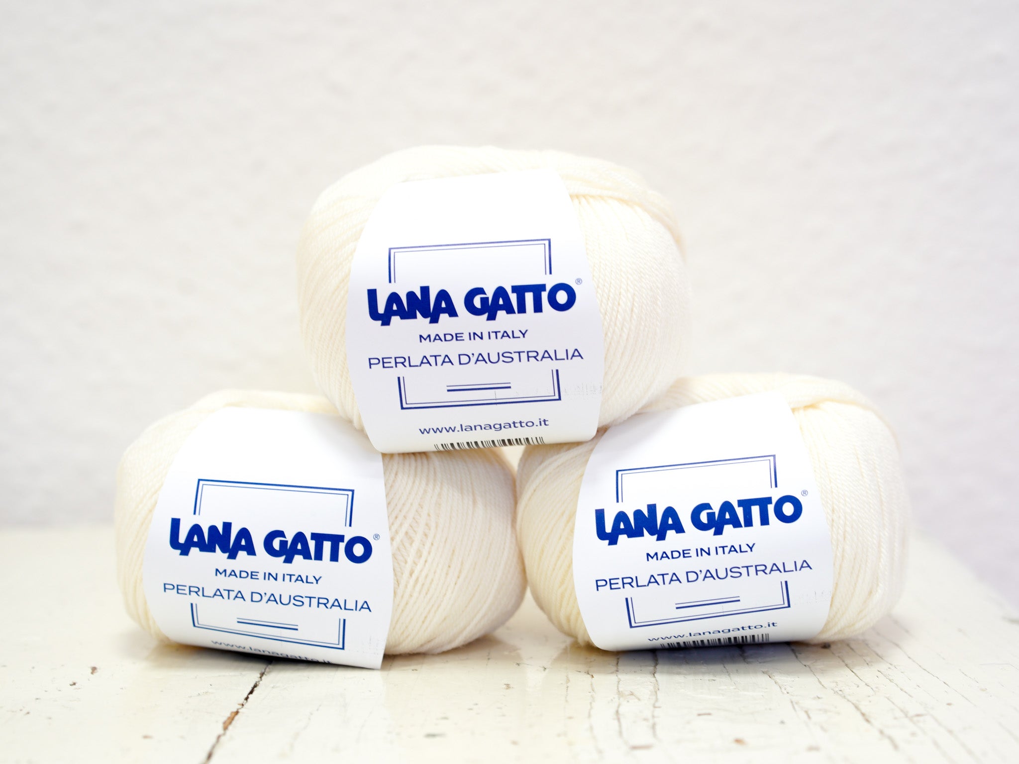 Milk white virgin merino lace wool - 233m/50g - Luxury thread
