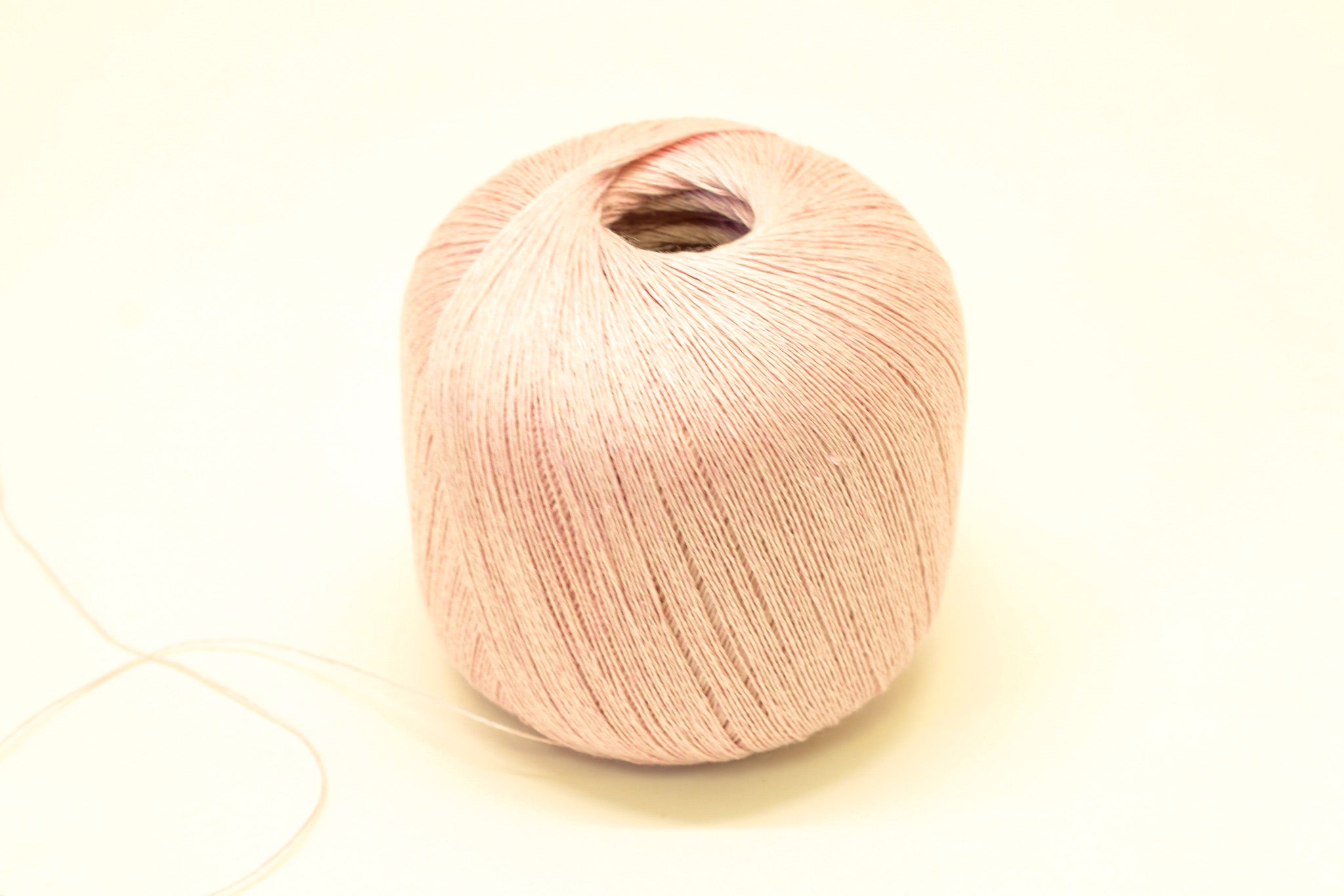 Pearl rose color linen yarn 100g.