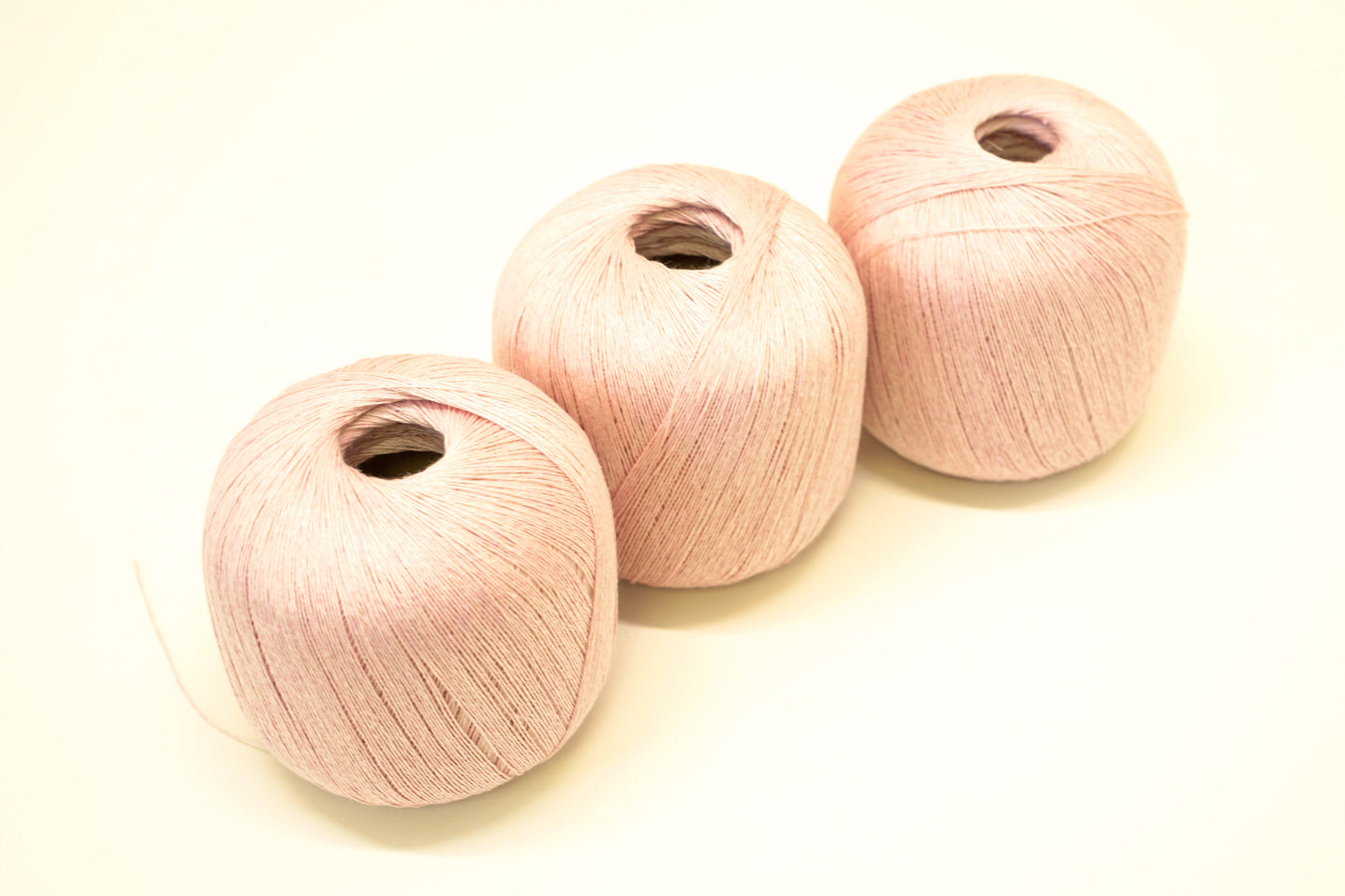 Pearl rose color linen yarn 100g.