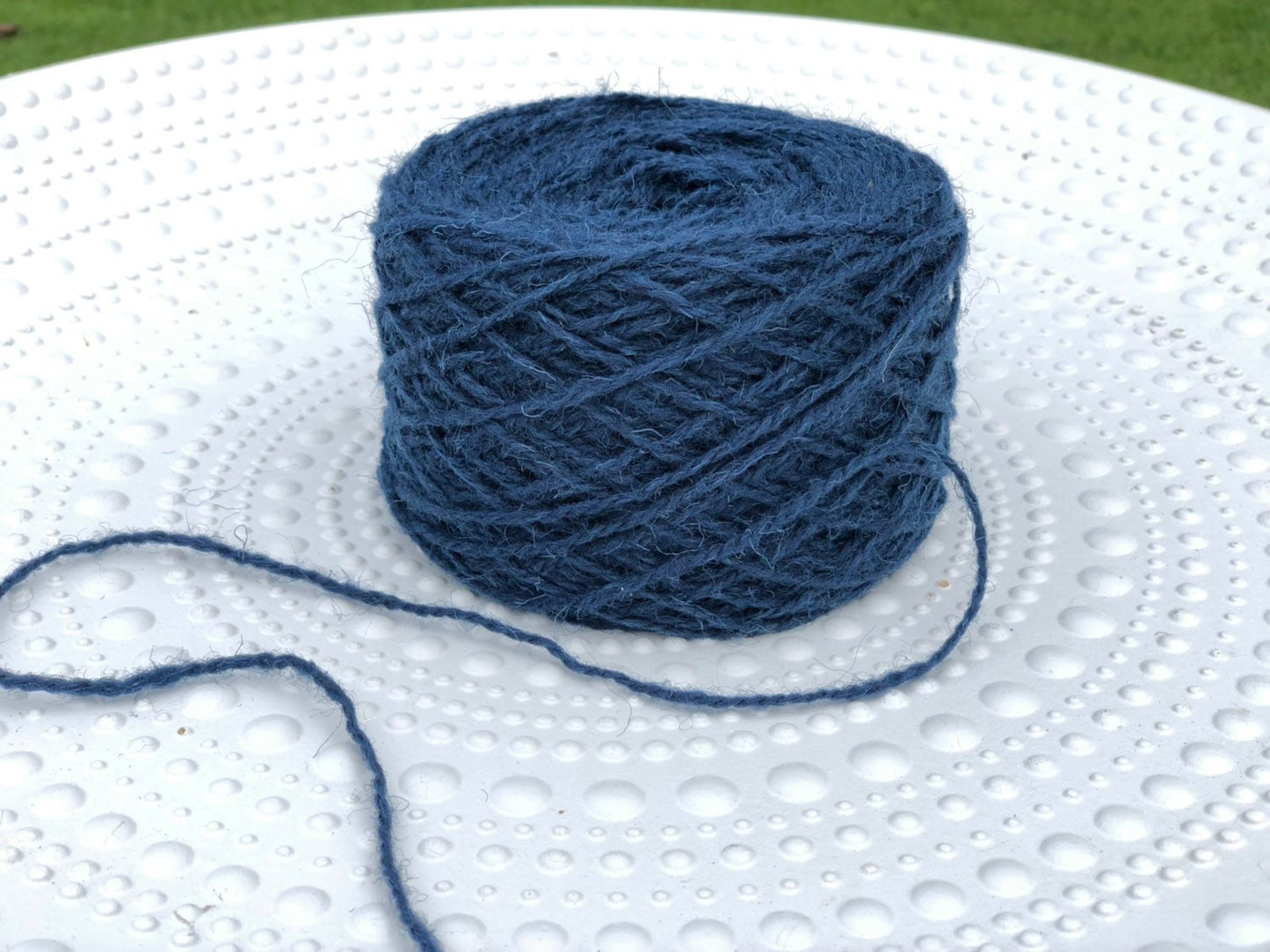 Dark blue European wool yarn | dark-blue-european-wool-yarn