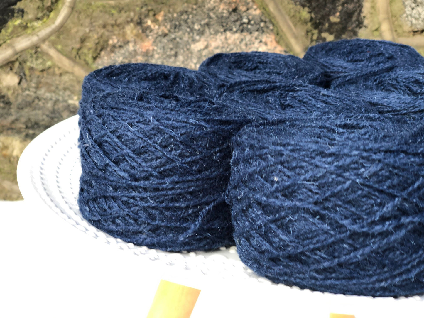 Dark blue European wool yarn | dark-blue-european-wool-yarn