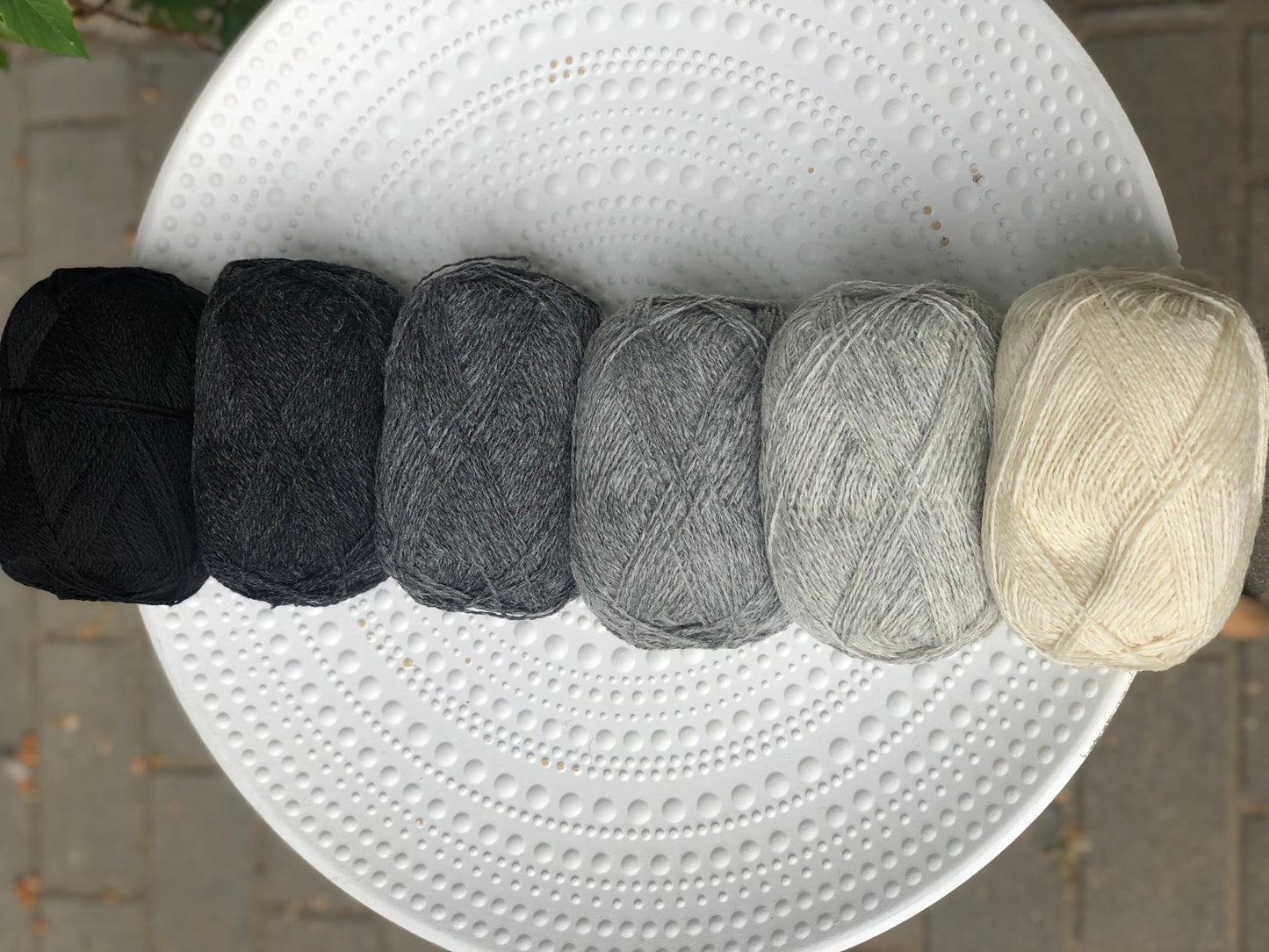 Dark grey New Zealand wool yarn | dark-grey-new-zealand-wool-yarn