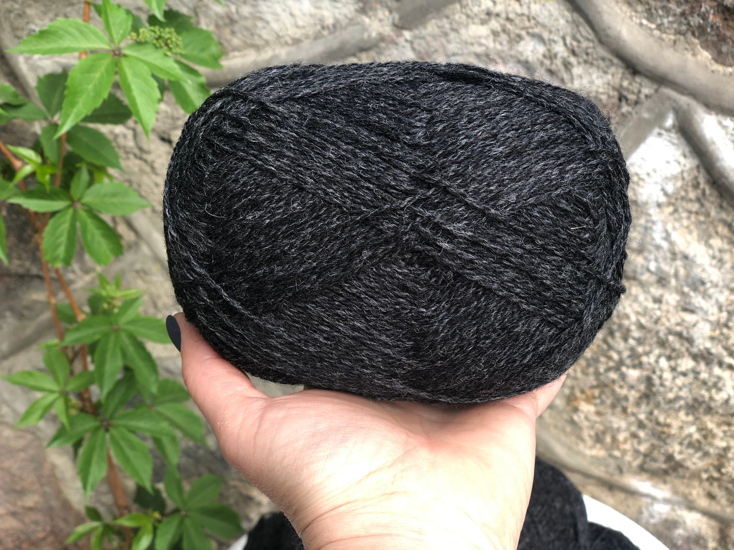 Dark grey New Zealand wool yarn | dark-grey-new-zealand-wool-yarn