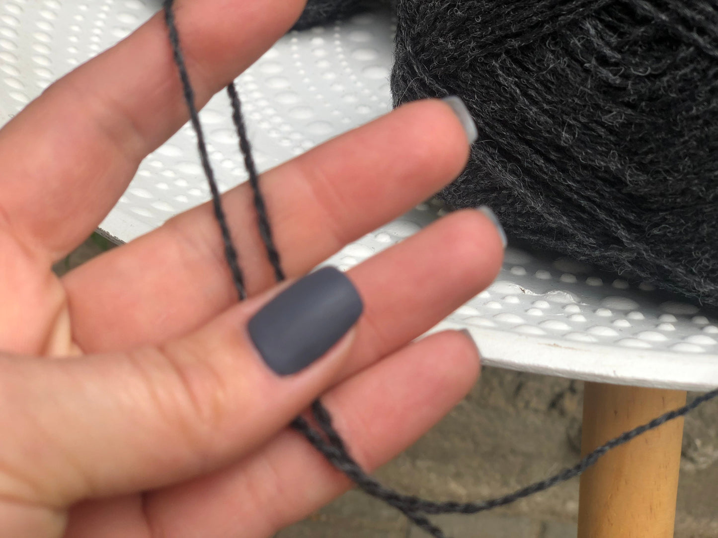 Dark grey New Zealand wool yarn | dark-grey-new-zealand-wool-yarn