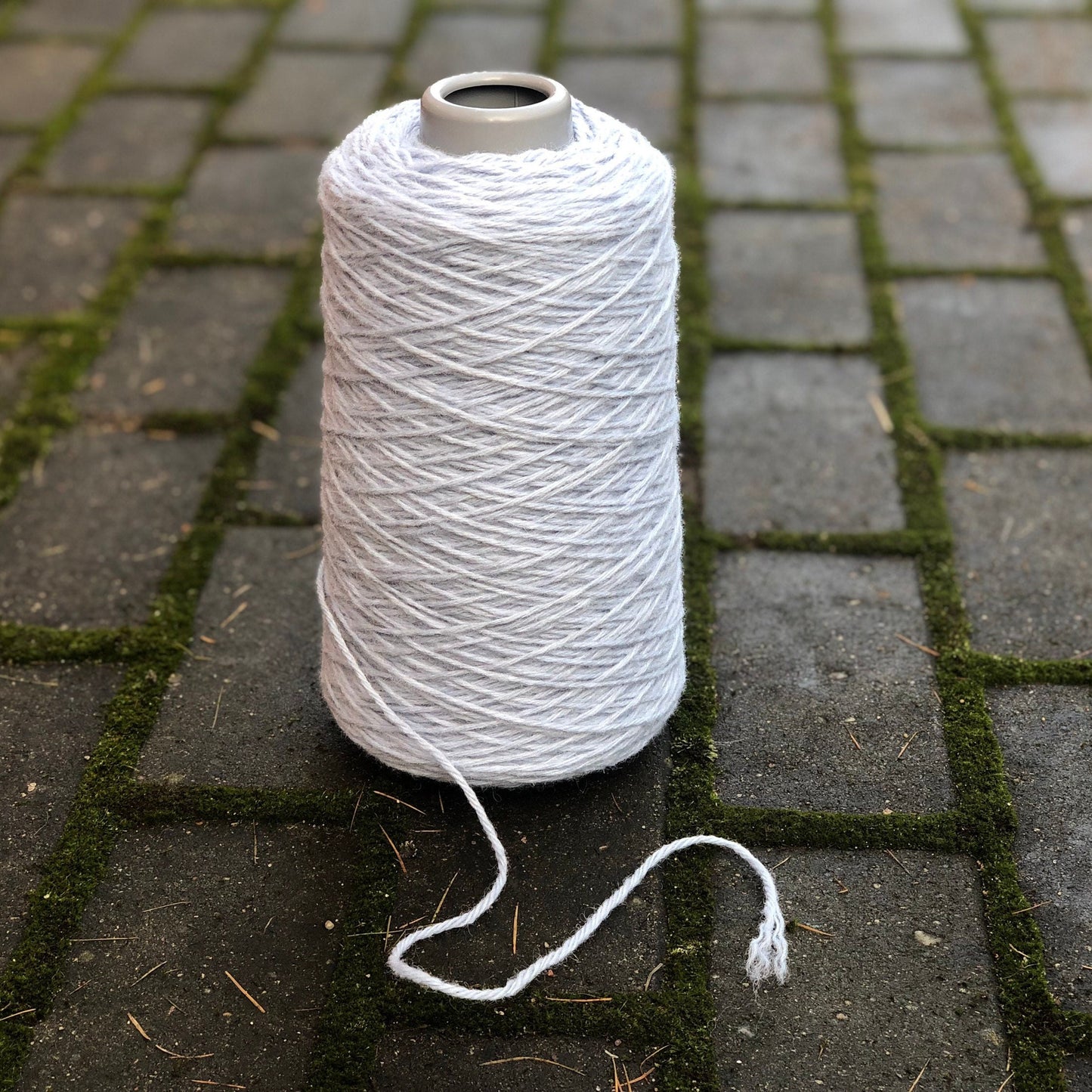 Milk-white tufting wool in cone | milk-white-tufting-wool-in-cone