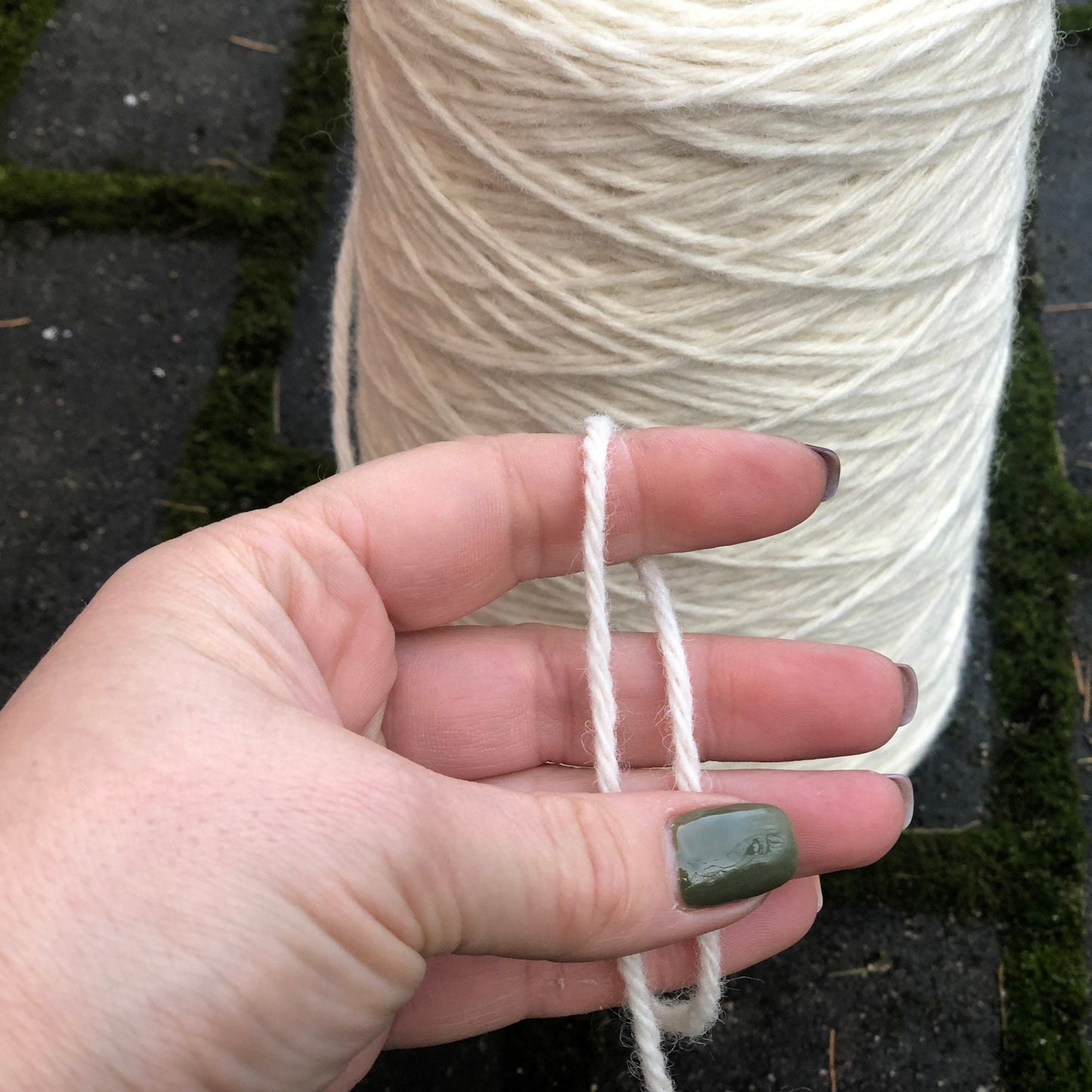 Milk-white tufting wool in cone | milk-white-tufting-wool-in-cone
