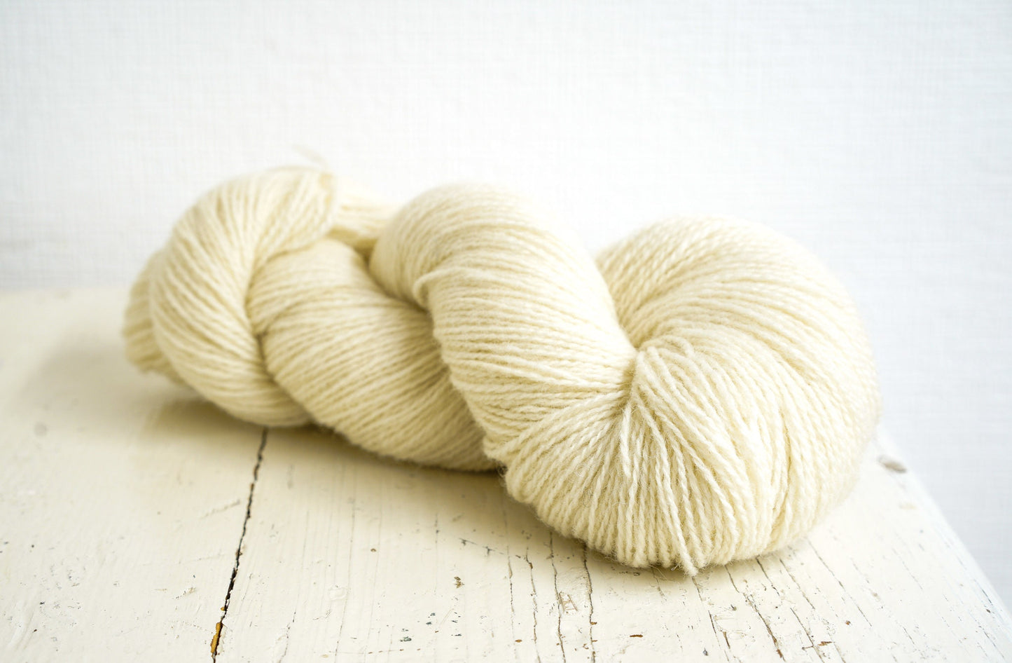 White and grey shades New Zealand wool yarn | white-and-grey-shades-new-zealand-wool-yarn