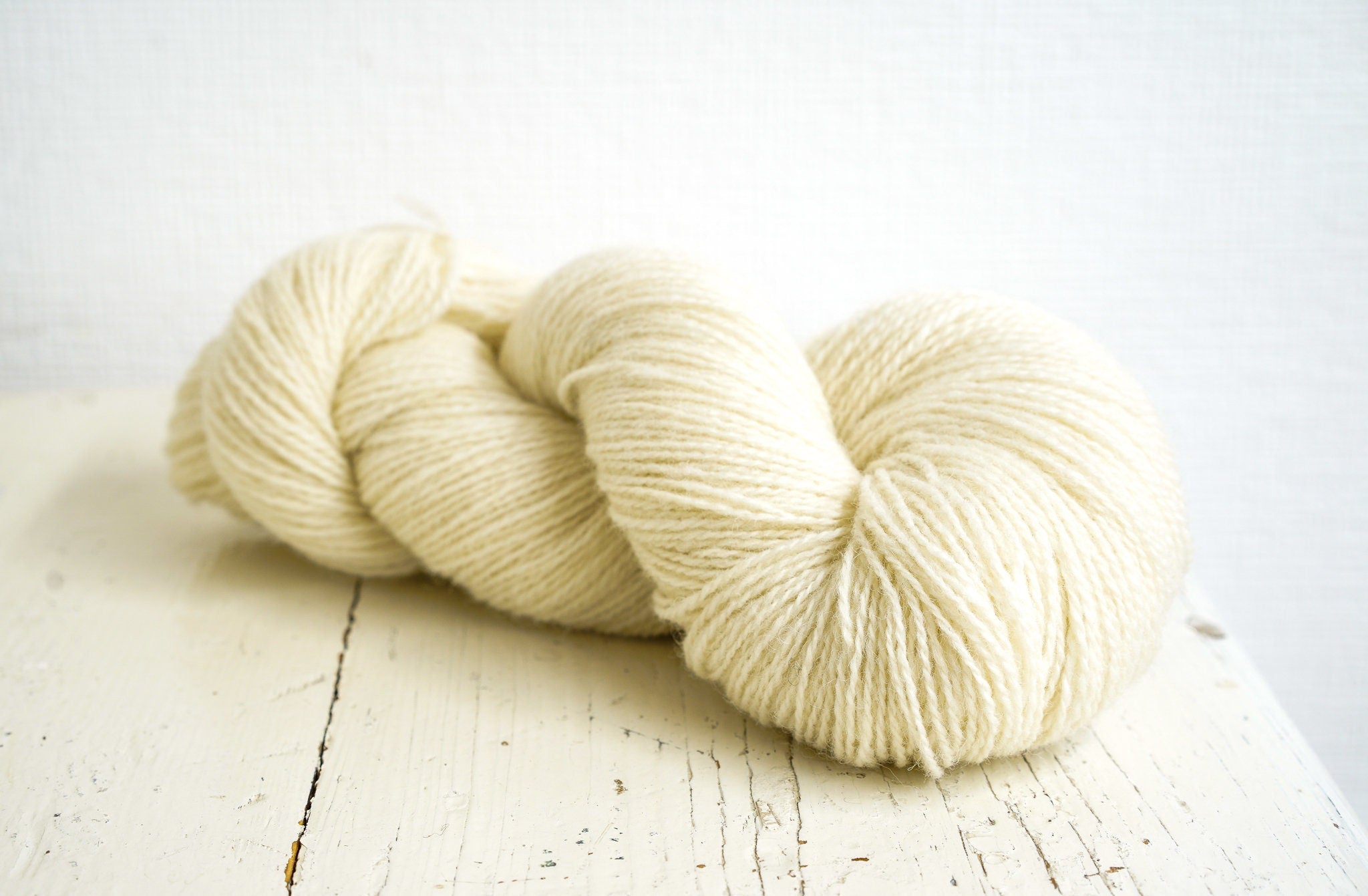 White and grey shades New Zealand wool yarn | white-and-grey-shades-new-zealand-wool-yarn