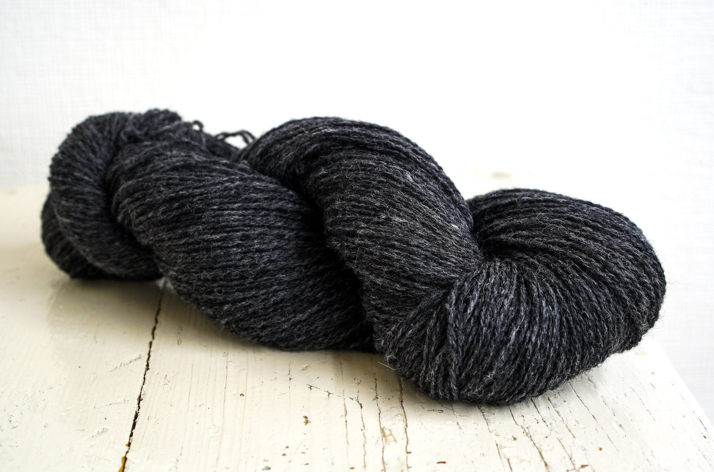 White and grey shades New Zealand wool yarn | white-and-grey-shades-new-zealand-wool-yarn