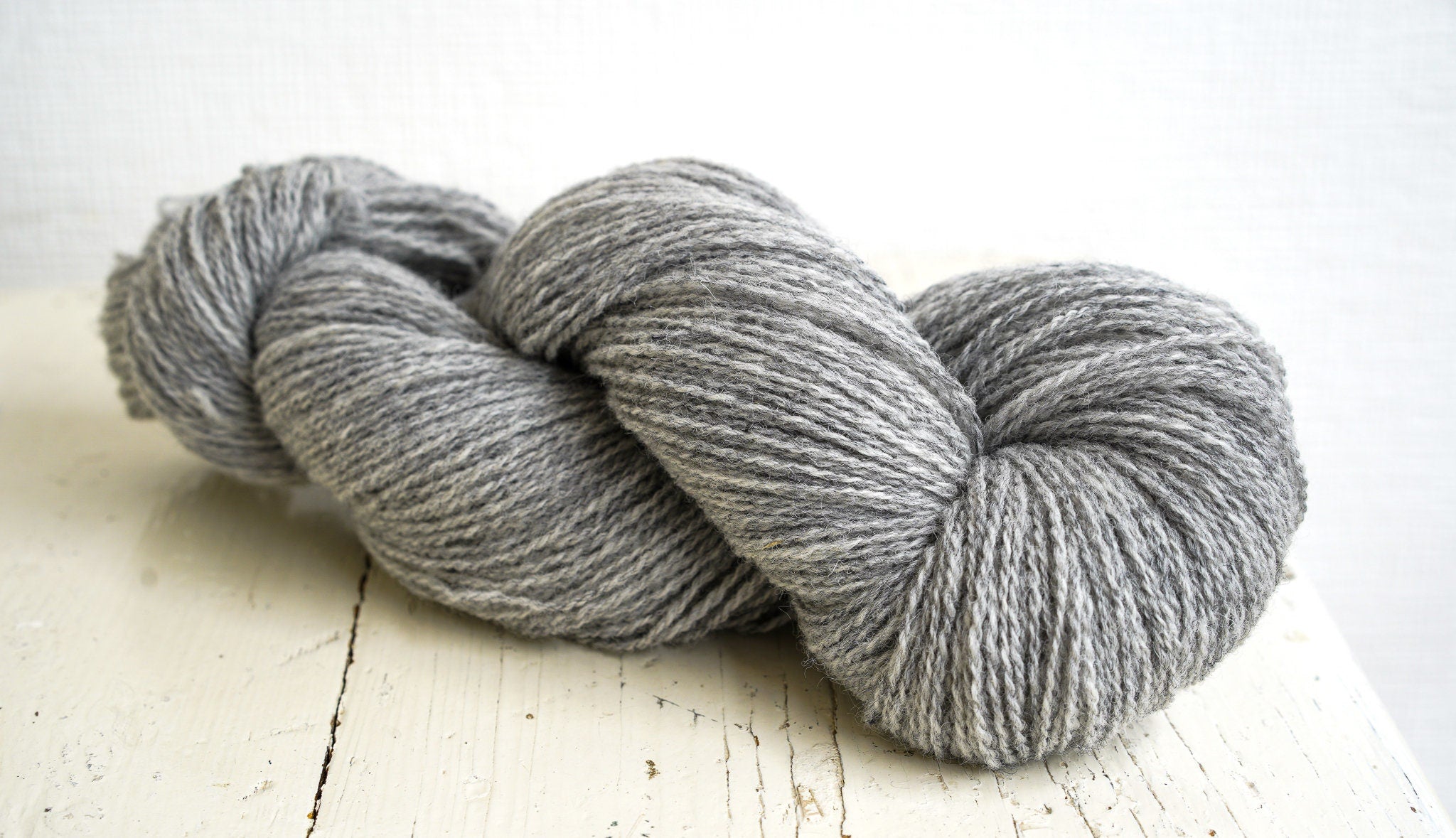 White and grey shades New Zealand wool yarn | white-and-grey-shades-new-zealand-wool-yarn