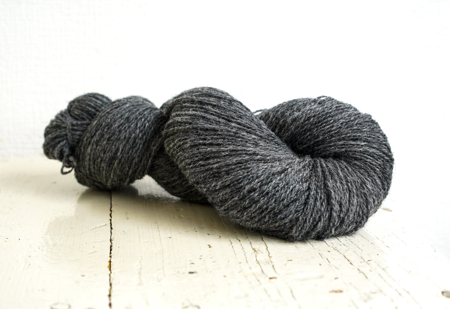 White and grey shades New Zealand wool yarn | white-and-grey-shades-new-zealand-wool-yarn