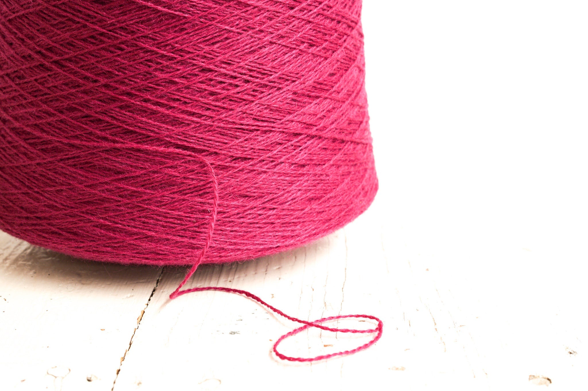 Hot pink wool in cone 0,9kg/31.7oz - 100% New Zealand fingering wool - yarn for weaving plaids, socks knitting - Hand knitting wool C540 | hot-pink-wool-in-cone-0-9kg-31-7oz-100-new-zealand-fingering-wool-yarn-for-weaving-plaids-socks-knitting-hand-knitting-wool-c540