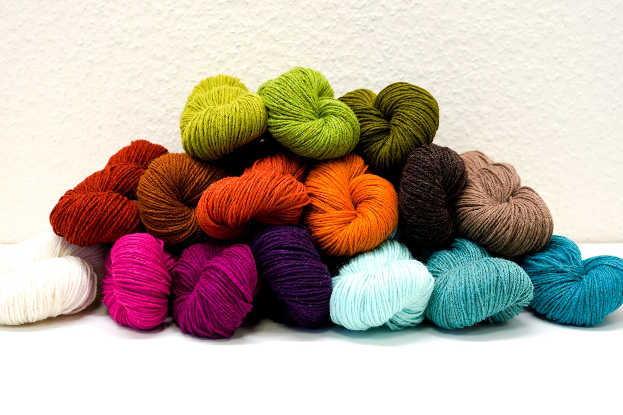 Soft wool blend yarn for hand knitting