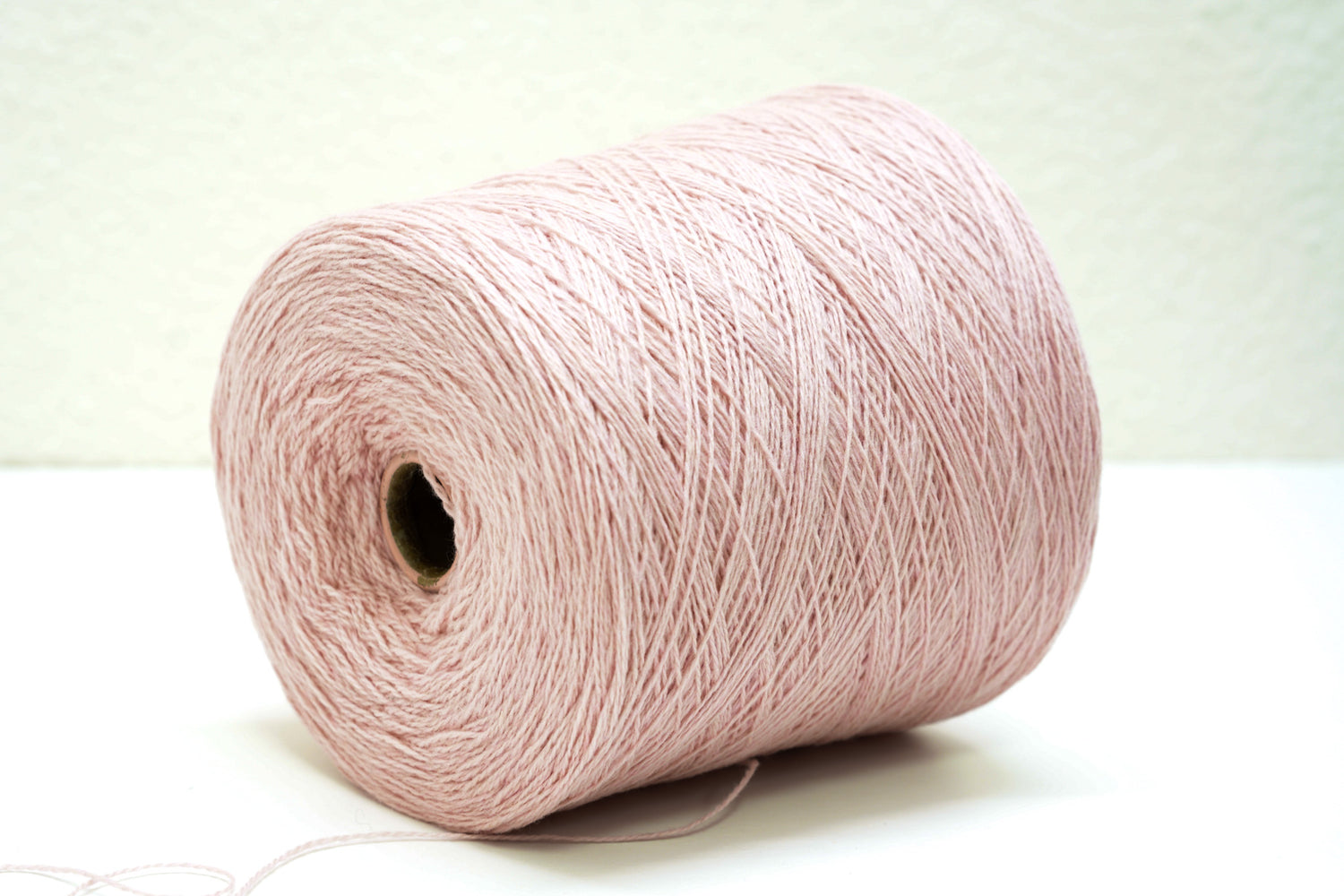 Rose soft merino wool in cone - 900g / 31,7oz. Color 507