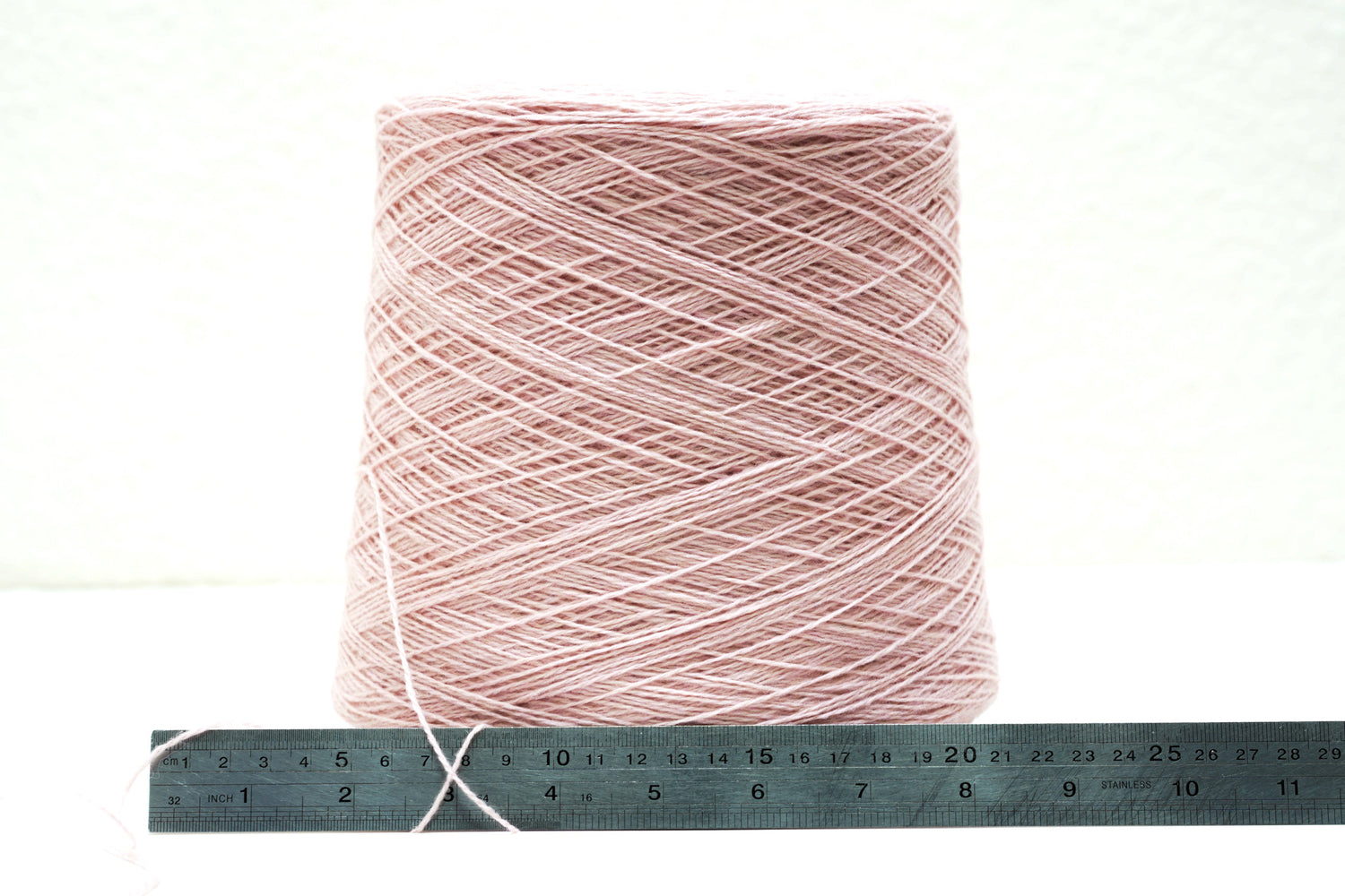 Rose soft merino wool in cone - 900g / 31,7oz. Color 507