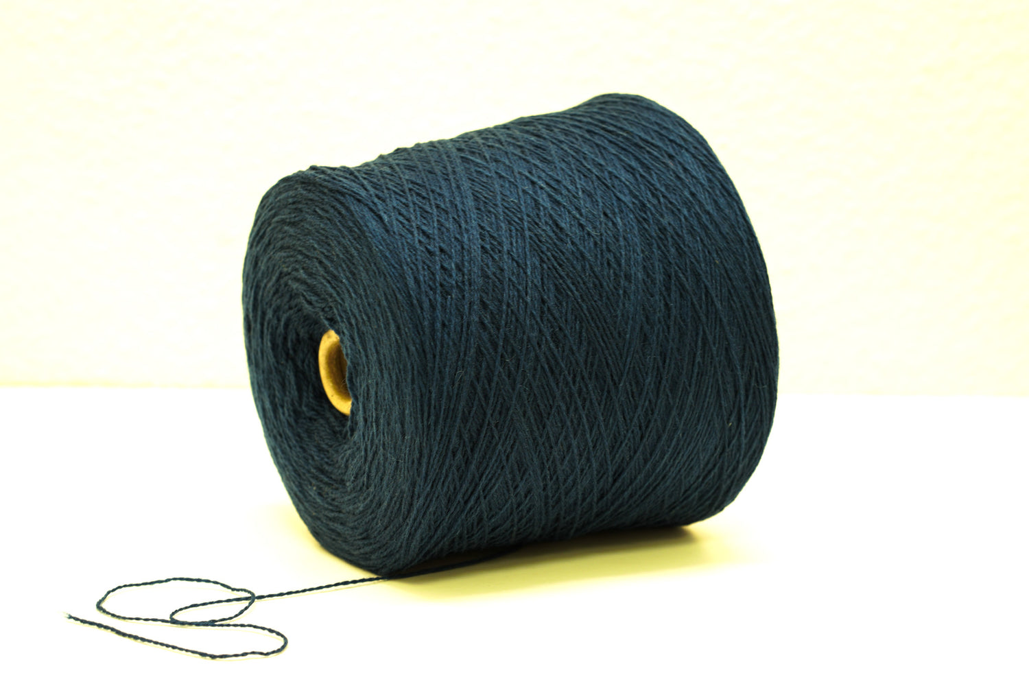 Oxford blue soft merino wool in cone - 900g /31.7oz
