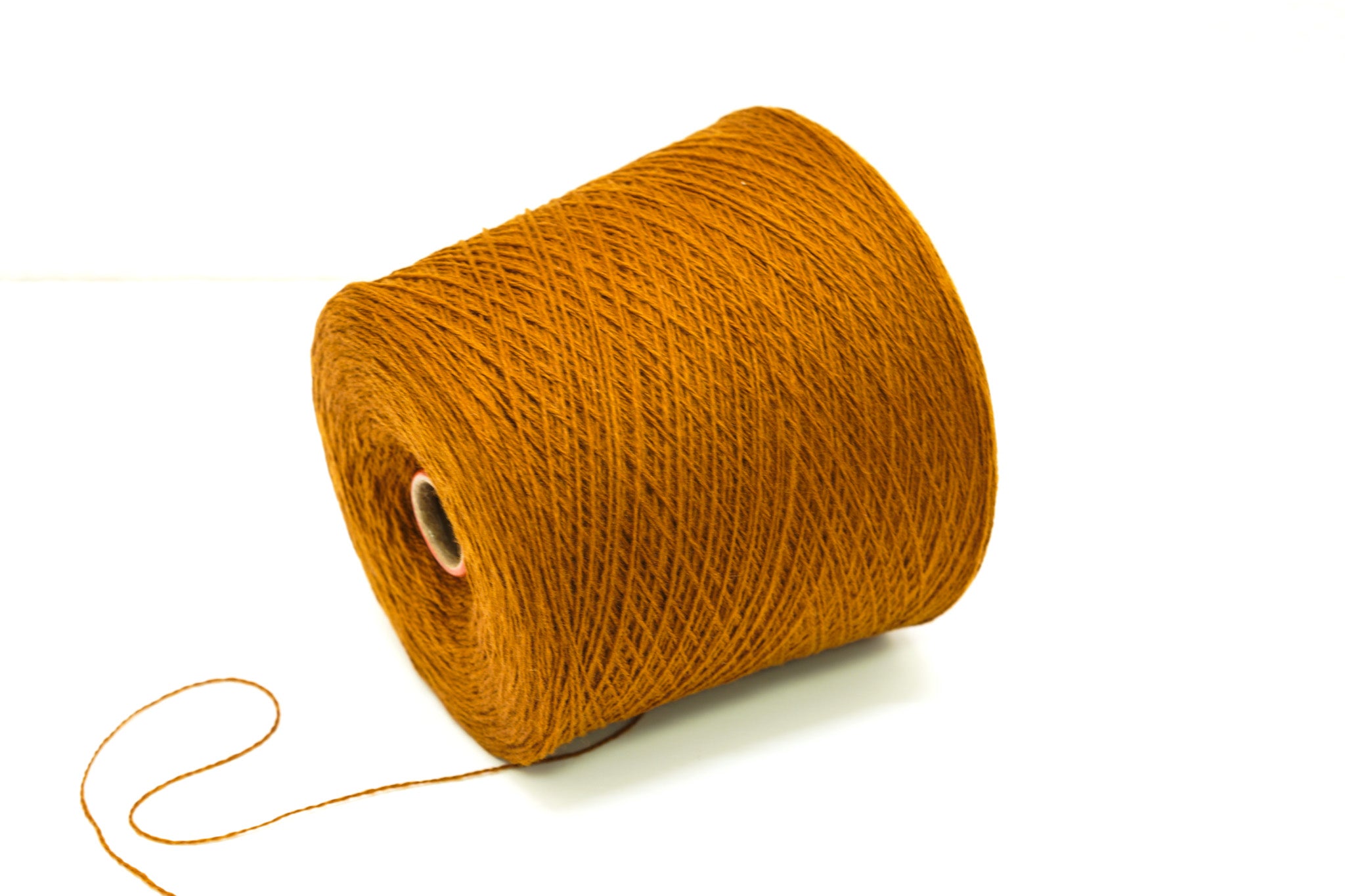 Cinnamon merino wool in cone - 900g / 31,7oz.