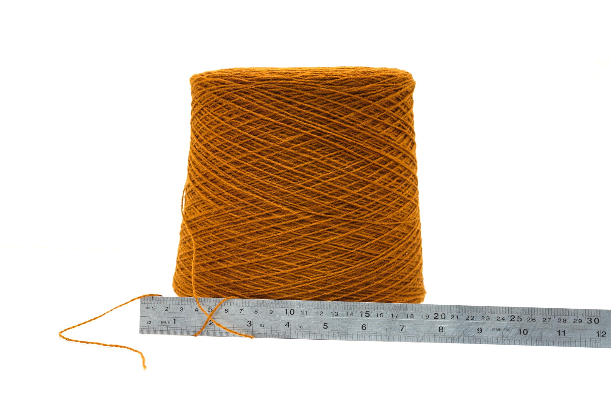 Cinnamon merino wool in cone - 900g / 31,7oz.