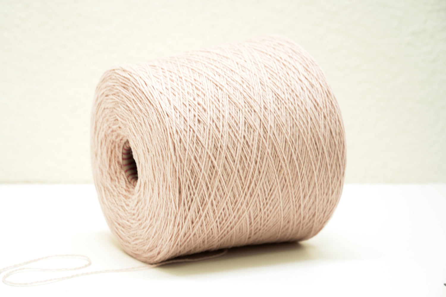 Lightest Rose soft merino wool in cone - 900g / 31,7oz. Color 505