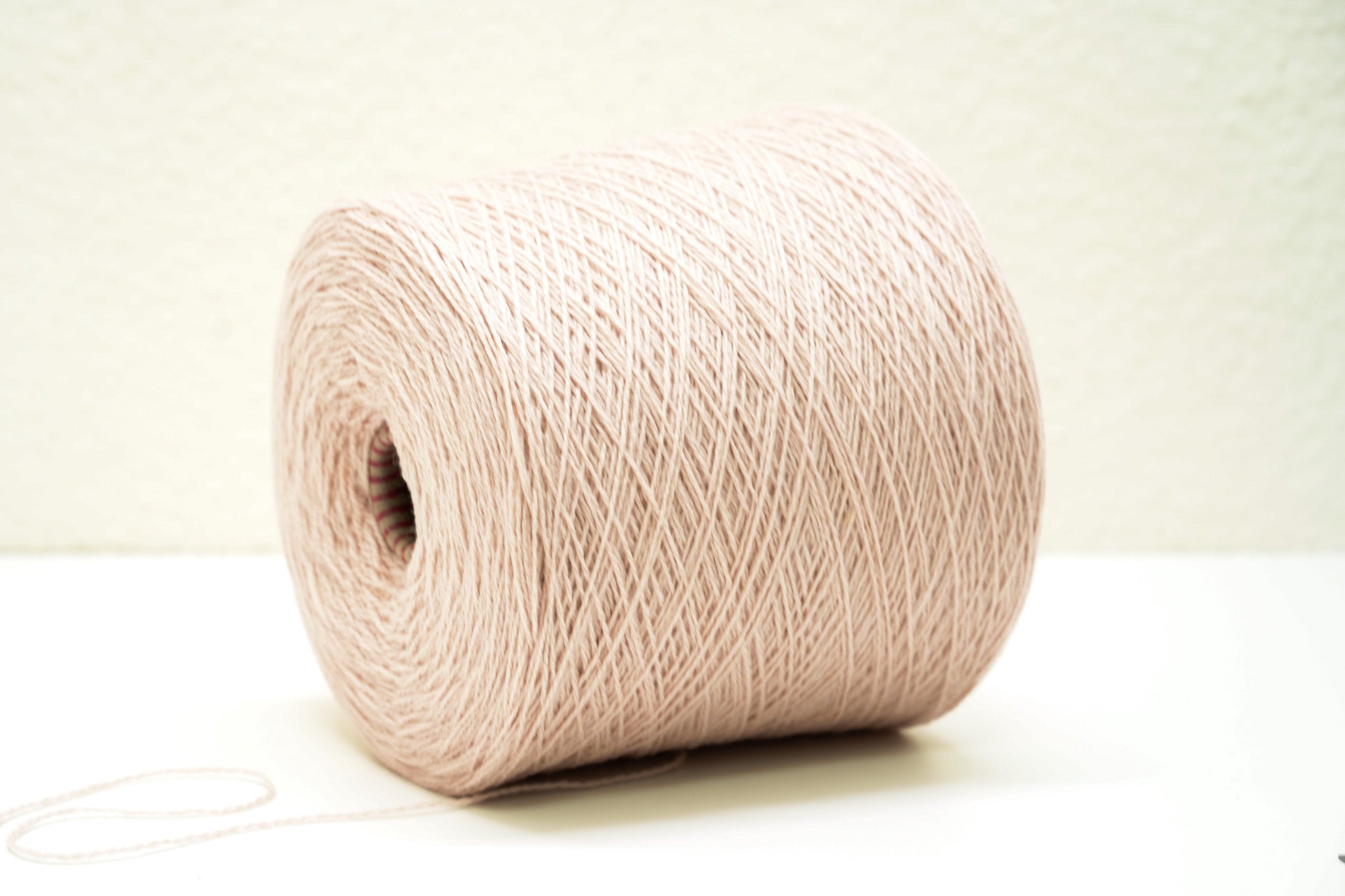 Lightest Rose soft merino wool in cone - 900g / 31,7oz. Color 505