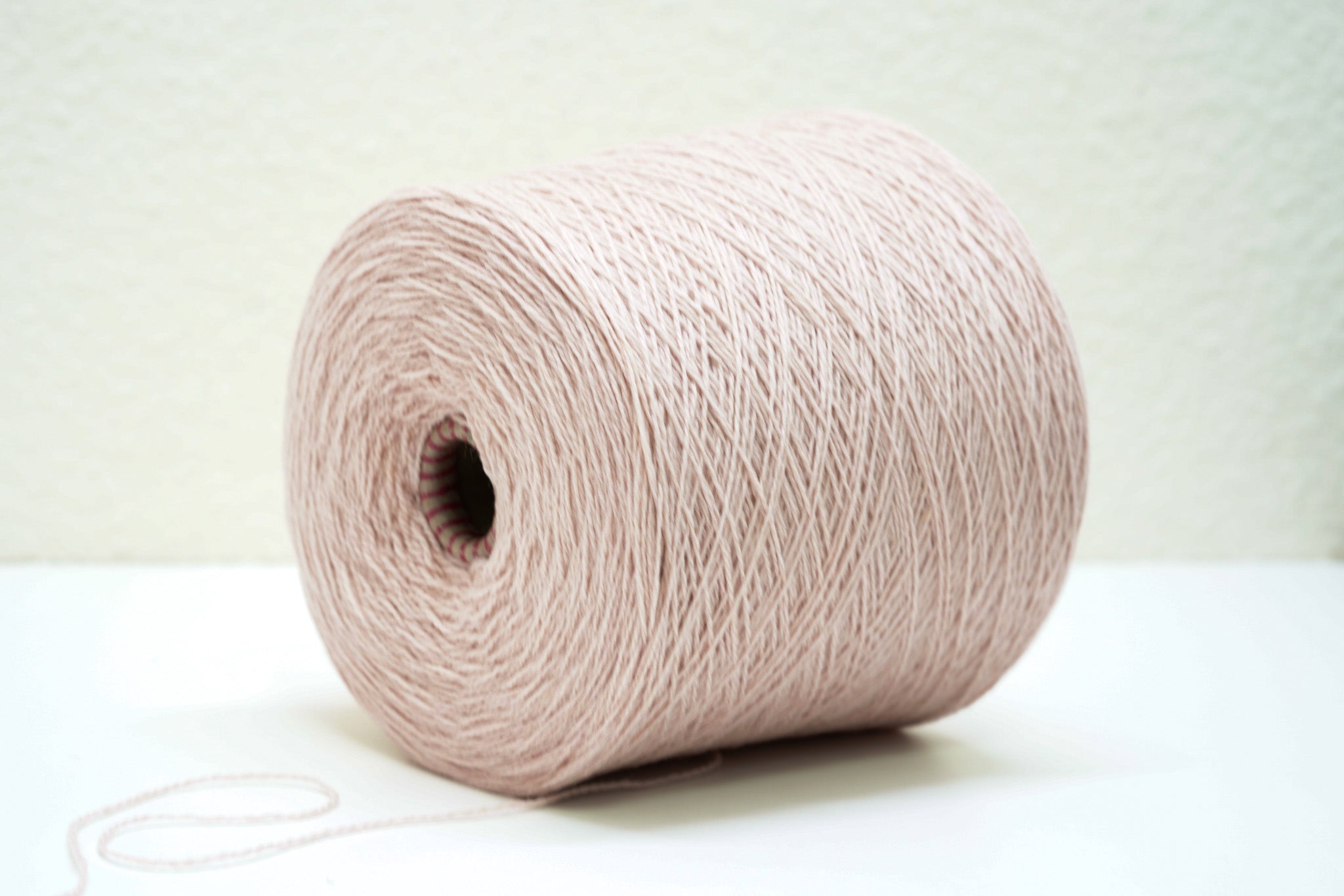 Lightest Rose soft merino wool in cone - 900g / 31,7oz. Color 505