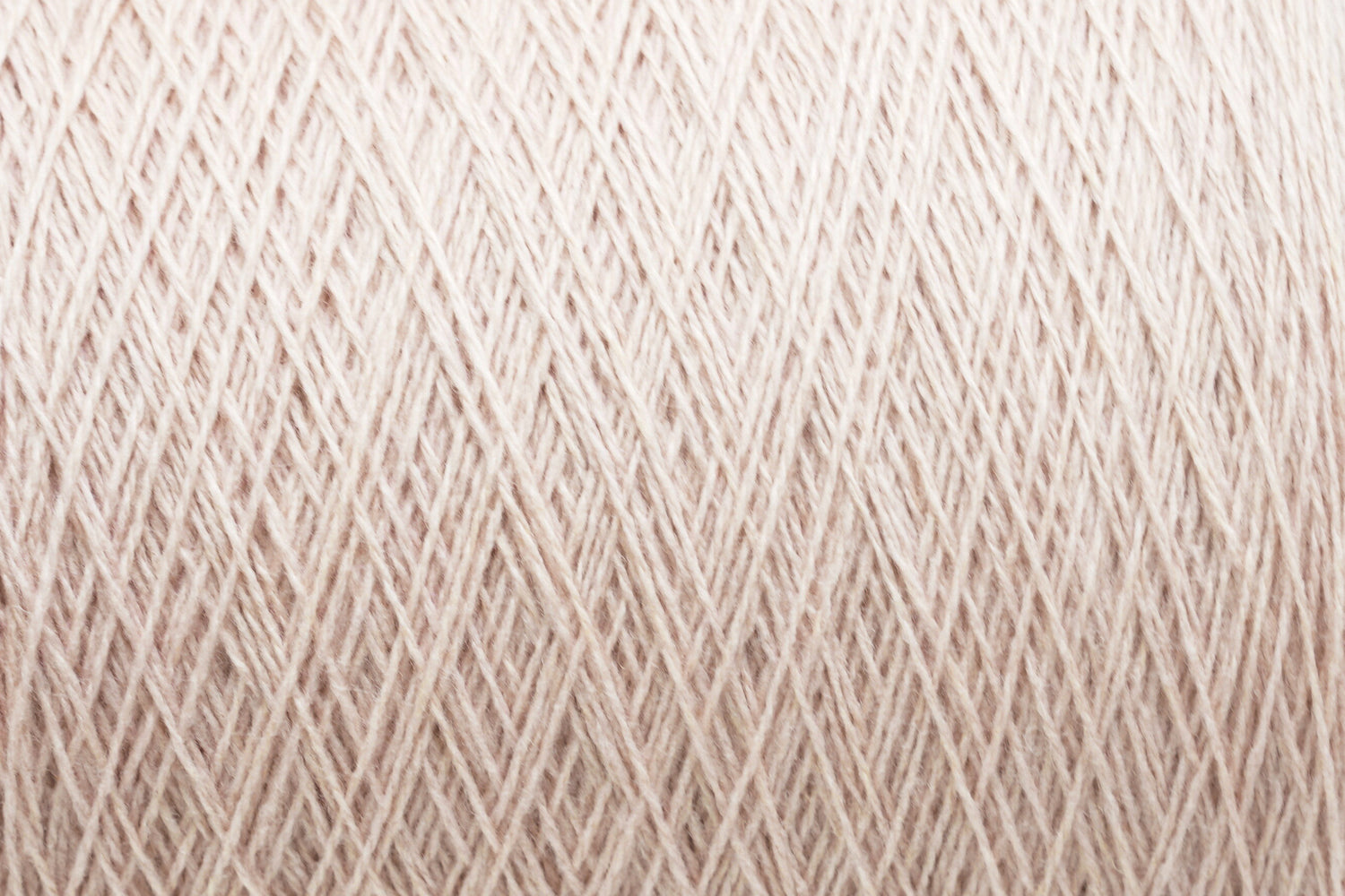 Lightest Rose soft merino wool in cone - 900g / 31,7oz. Color 505
