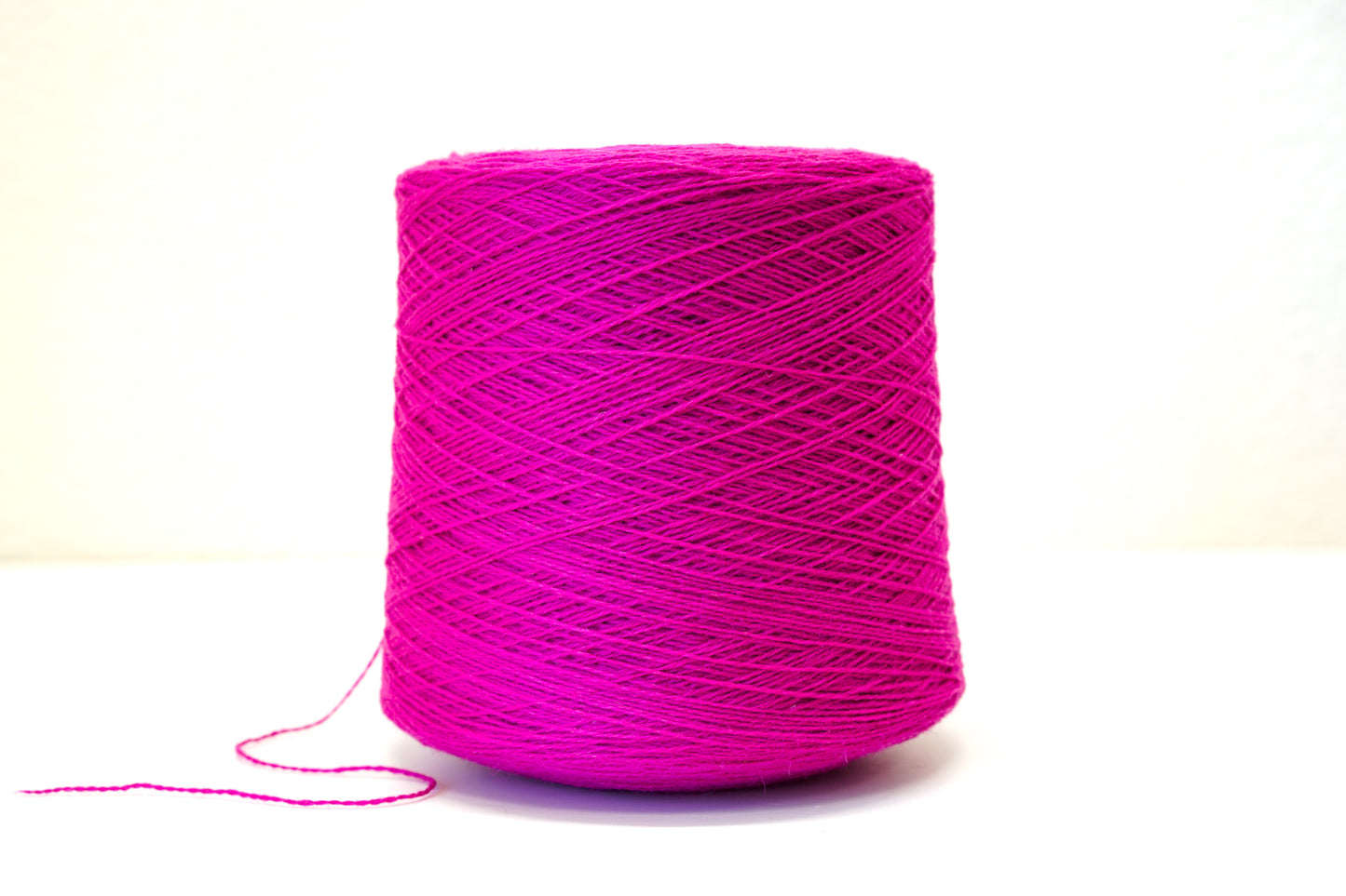 Fuchsia pink soft merino wool in cone - 900g / 31,7oz.