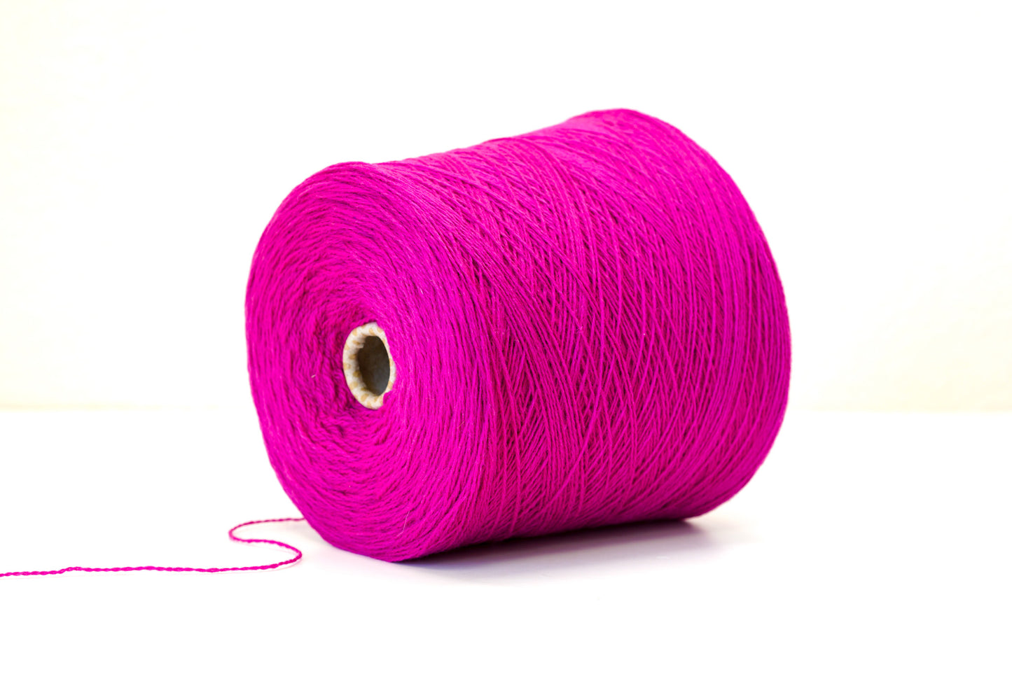 Fuchsia pink soft merino wool in cone - 900g / 31,7oz.