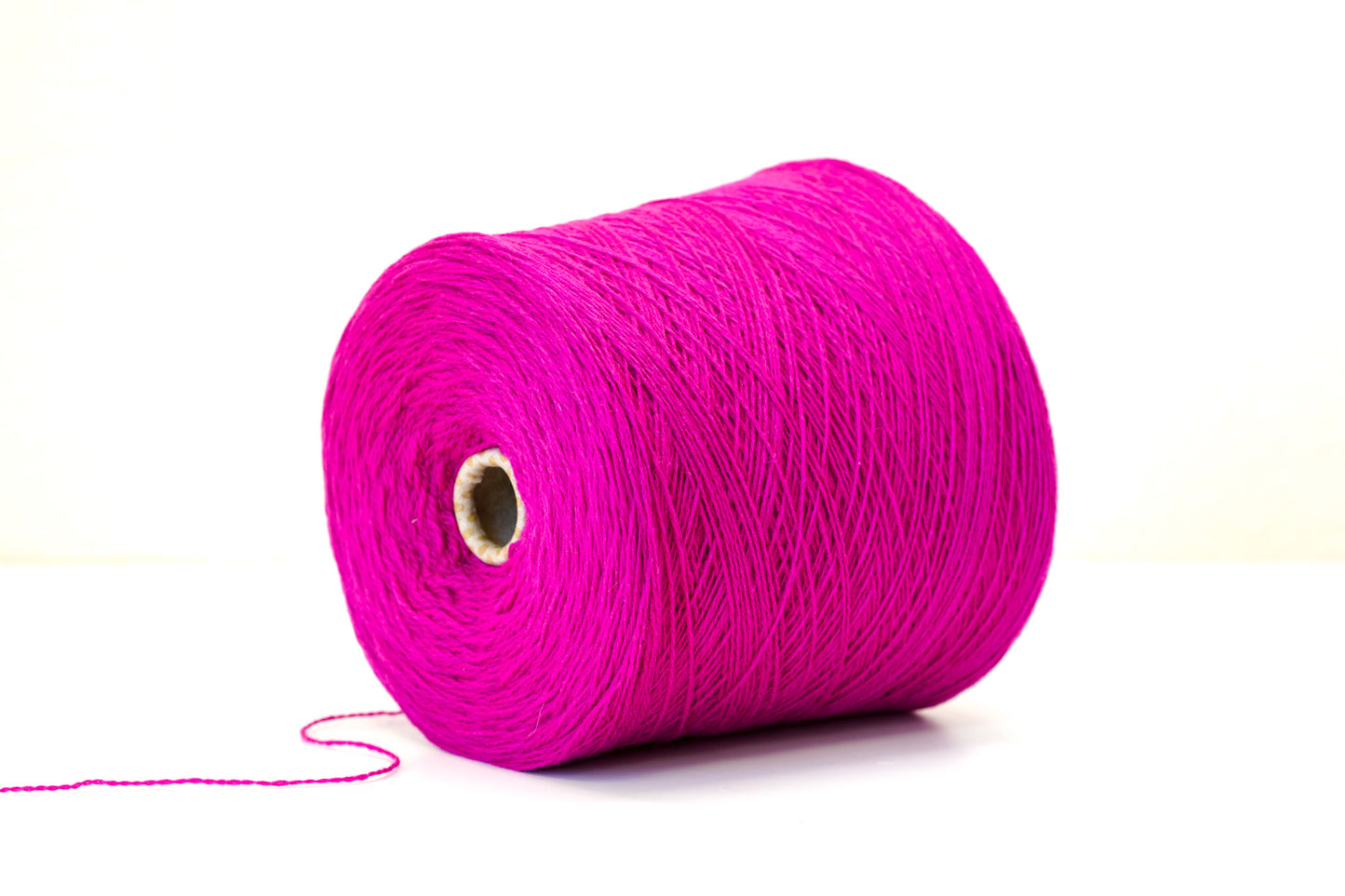 Fuchsia pink soft merino wool in cone - 900g / 31,7oz.
