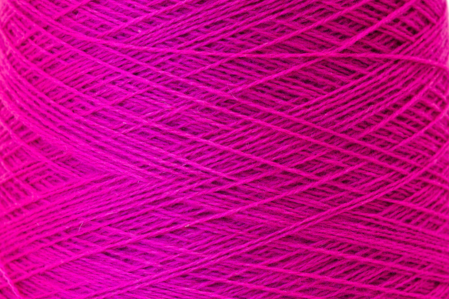 Fuchsia pink soft merino wool in cone - 900g / 31,7oz.