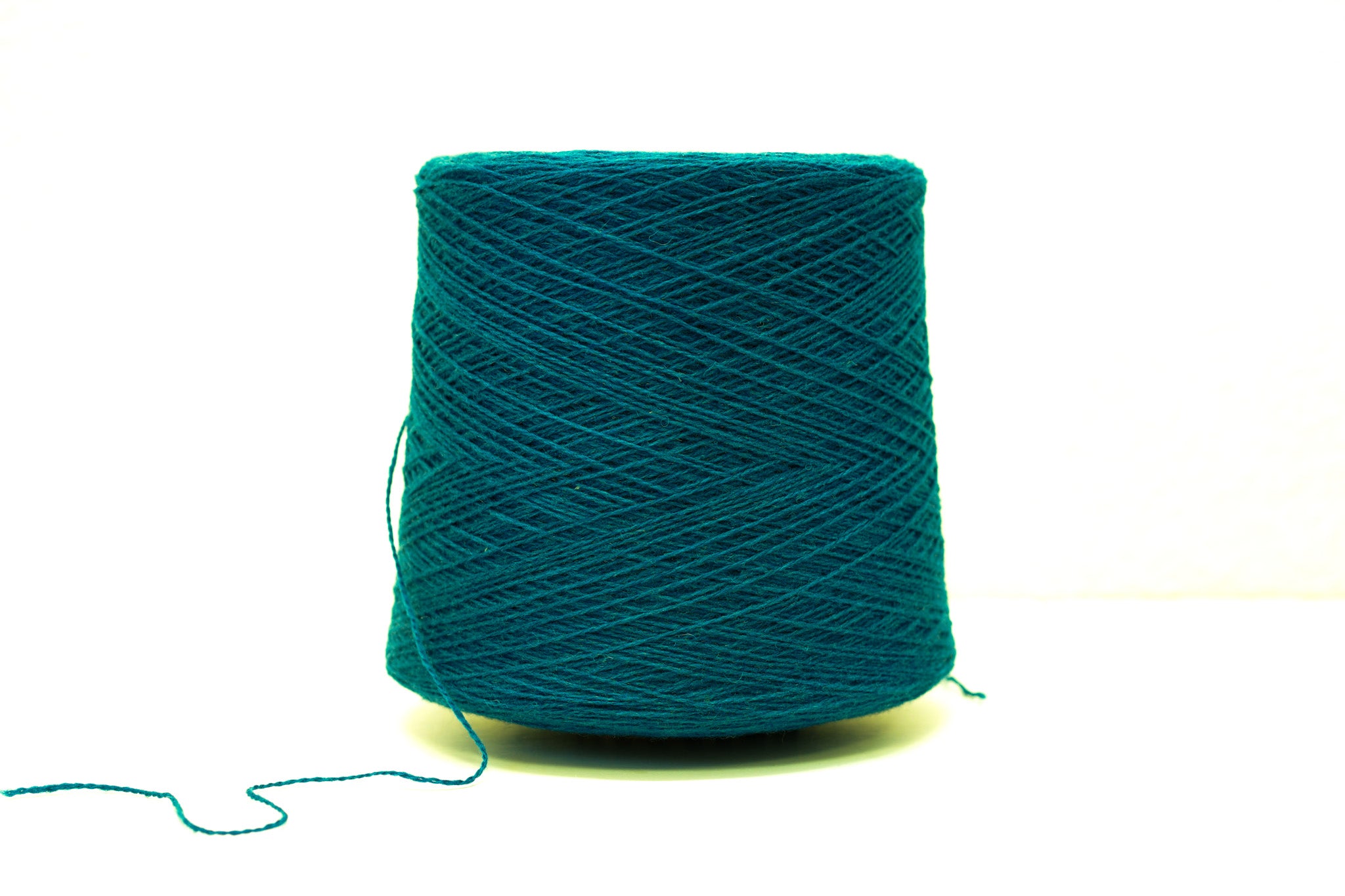 Emerald blue soft merino wool in cone - 900g / 31,7oz.
