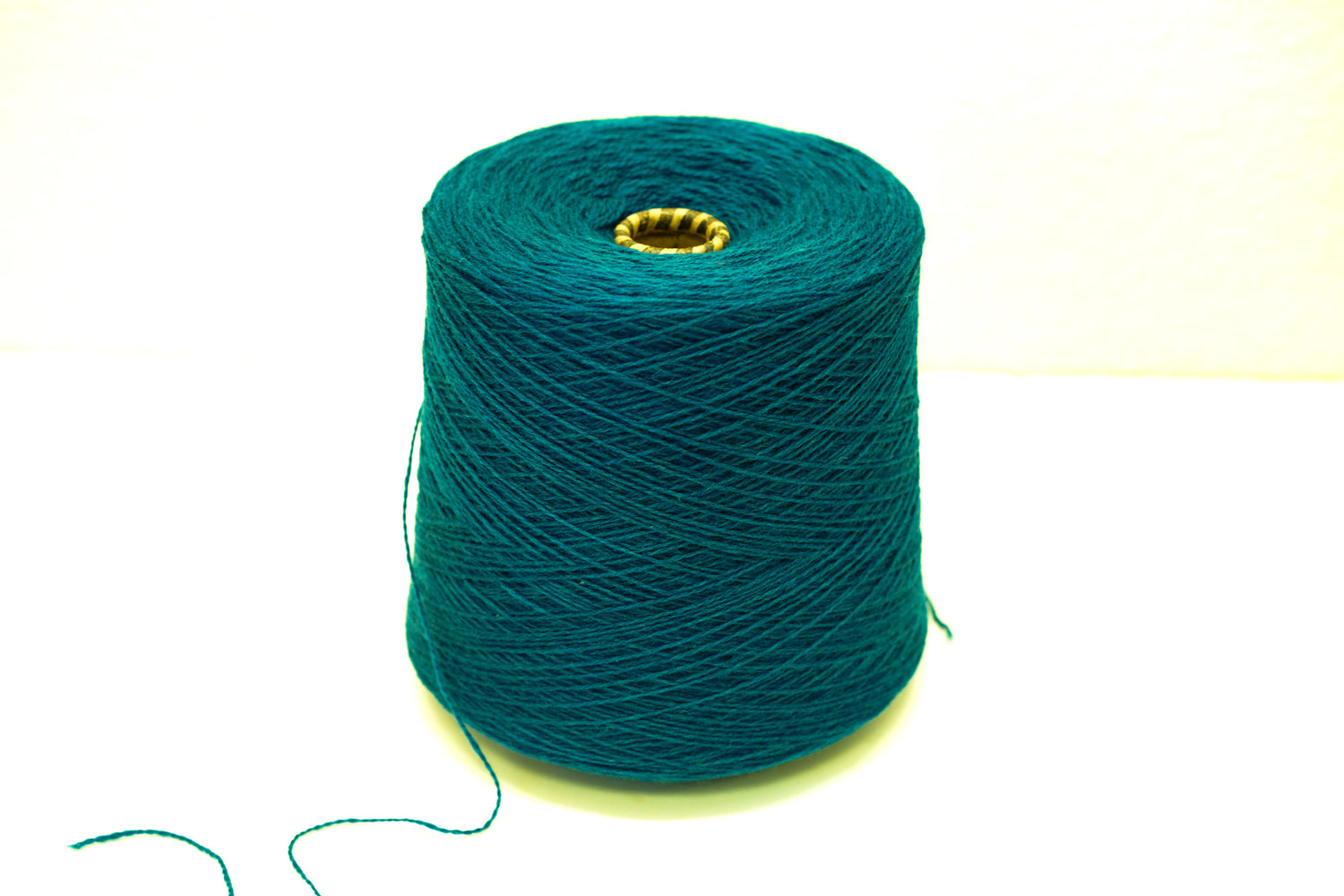 Emerald blue soft merino wool in cone - 900g / 31,7oz.
