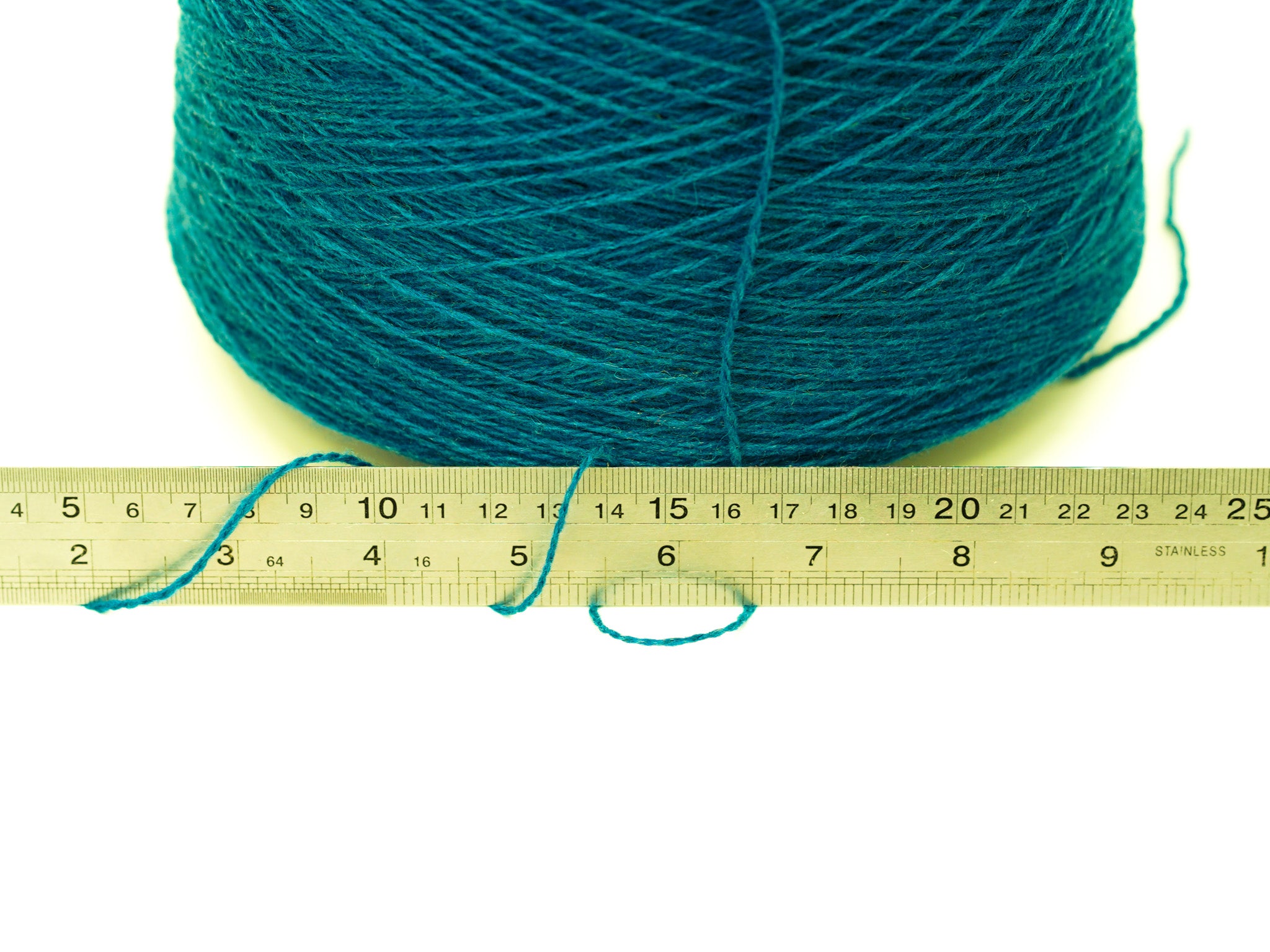 Emerald blue soft merino wool in cone - 900g / 31,7oz.