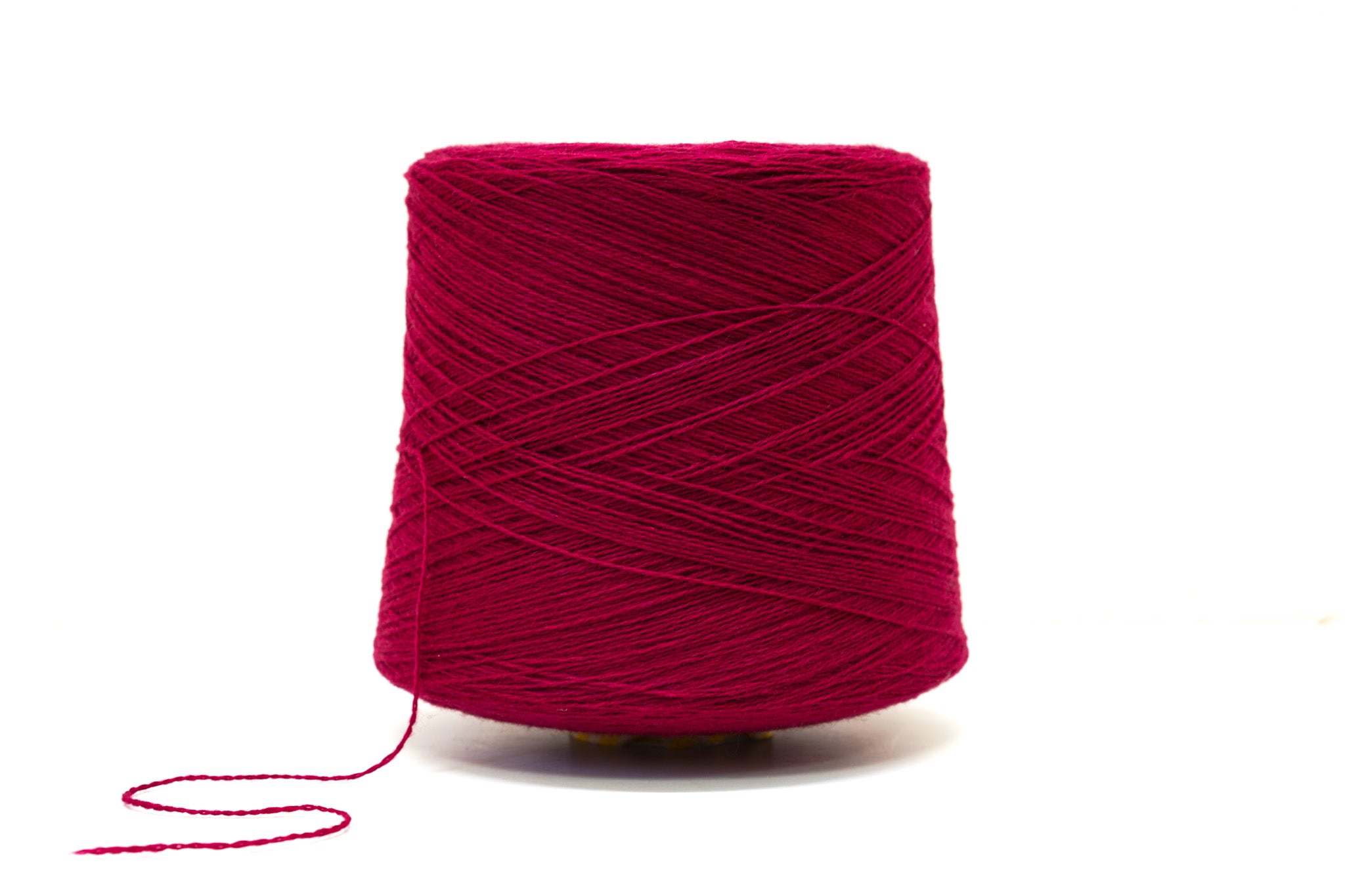 Red wine soft merino wool in cone - 900g / 31,7oz.