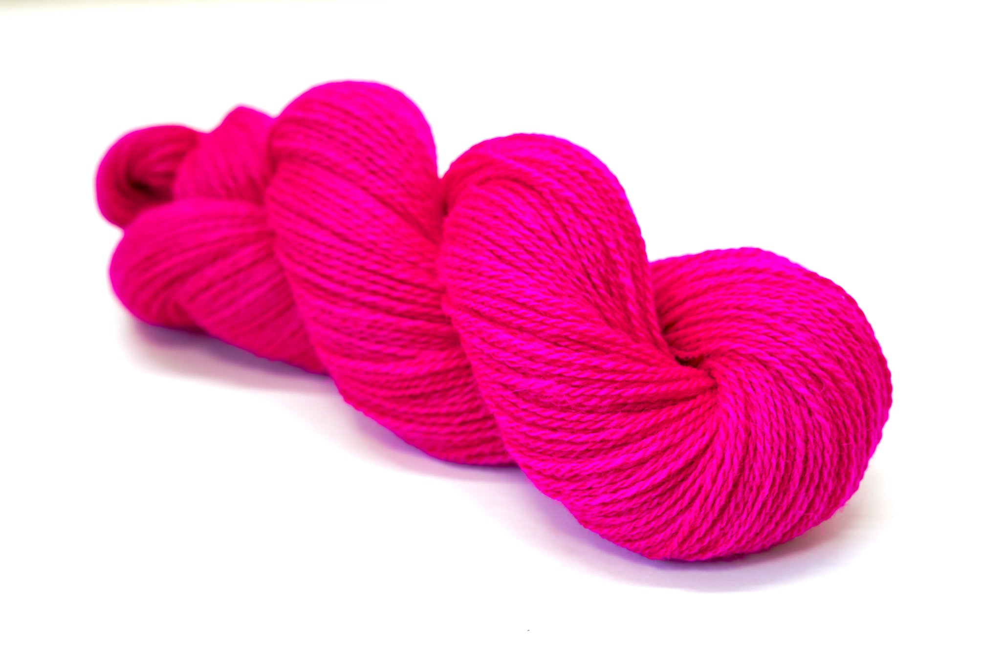 Neon pink New Zealand wool yarn - 107