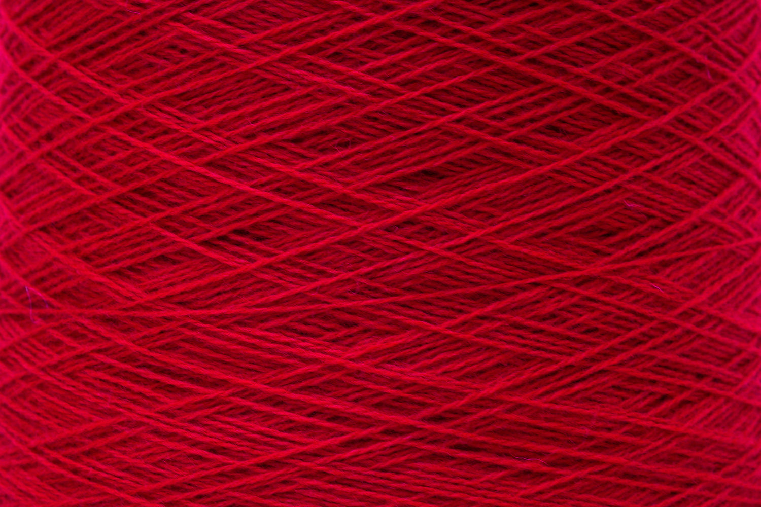 Bright red soft merino wool in cone - 900g / 31,7oz.