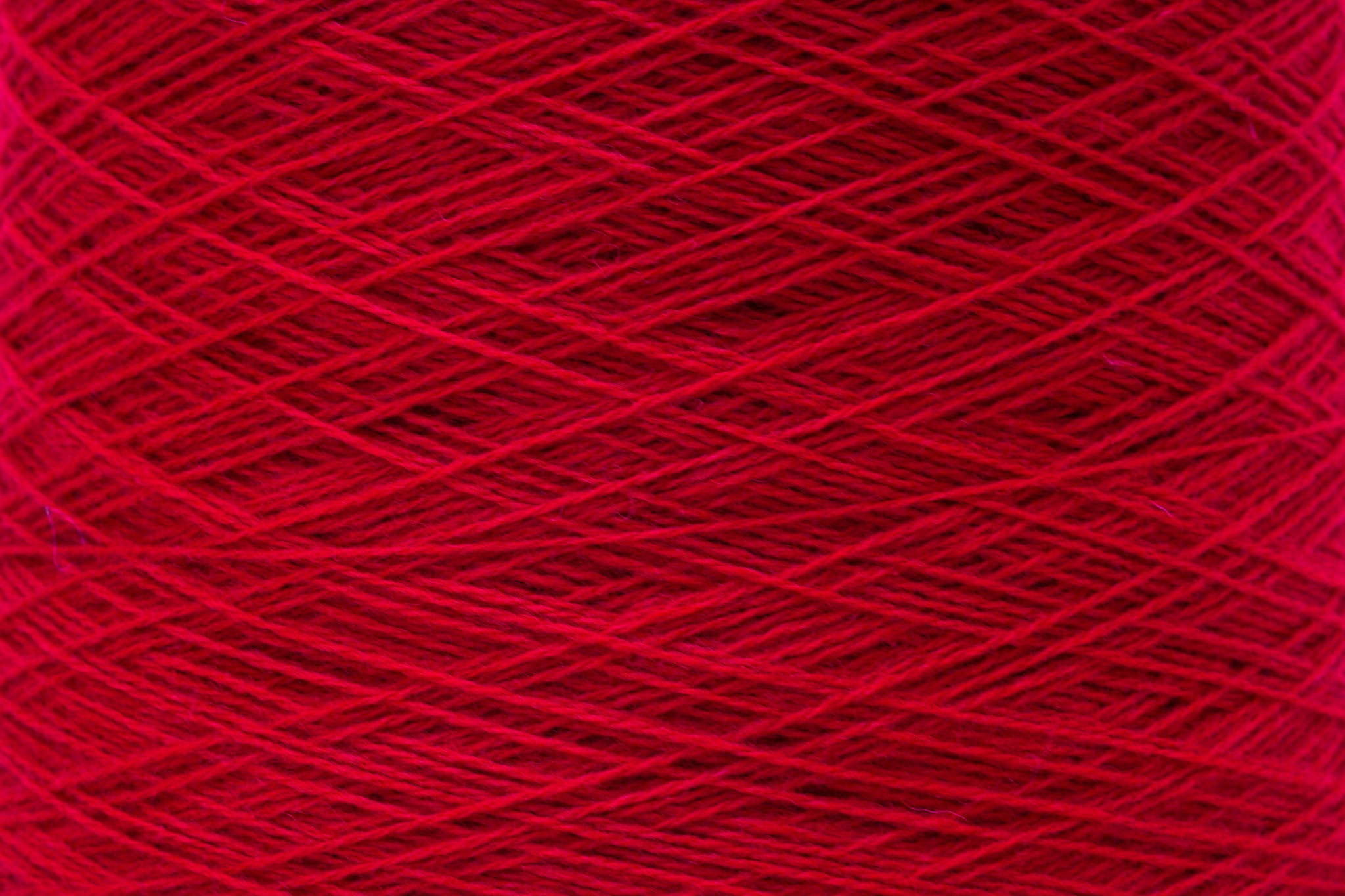 Bright red soft merino wool in cone - 900g / 31,7oz.