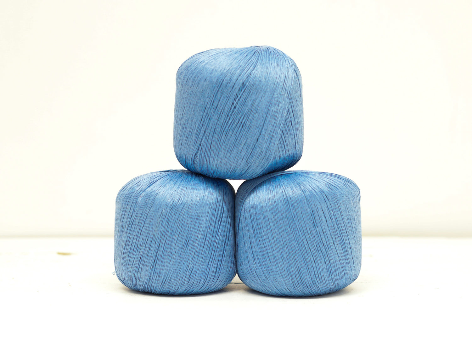100% linen yarn in steel blue color 100g/600m.